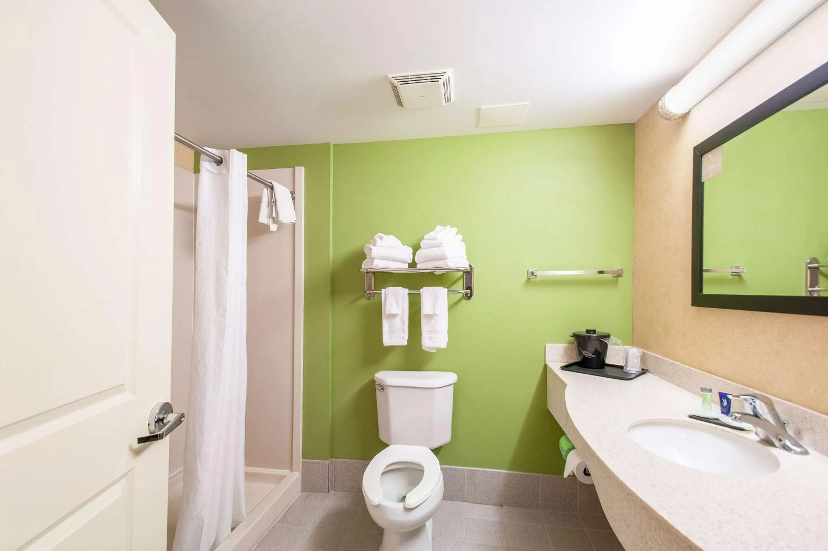 Bedroom in Sleep Inn & Suites Dover University Area