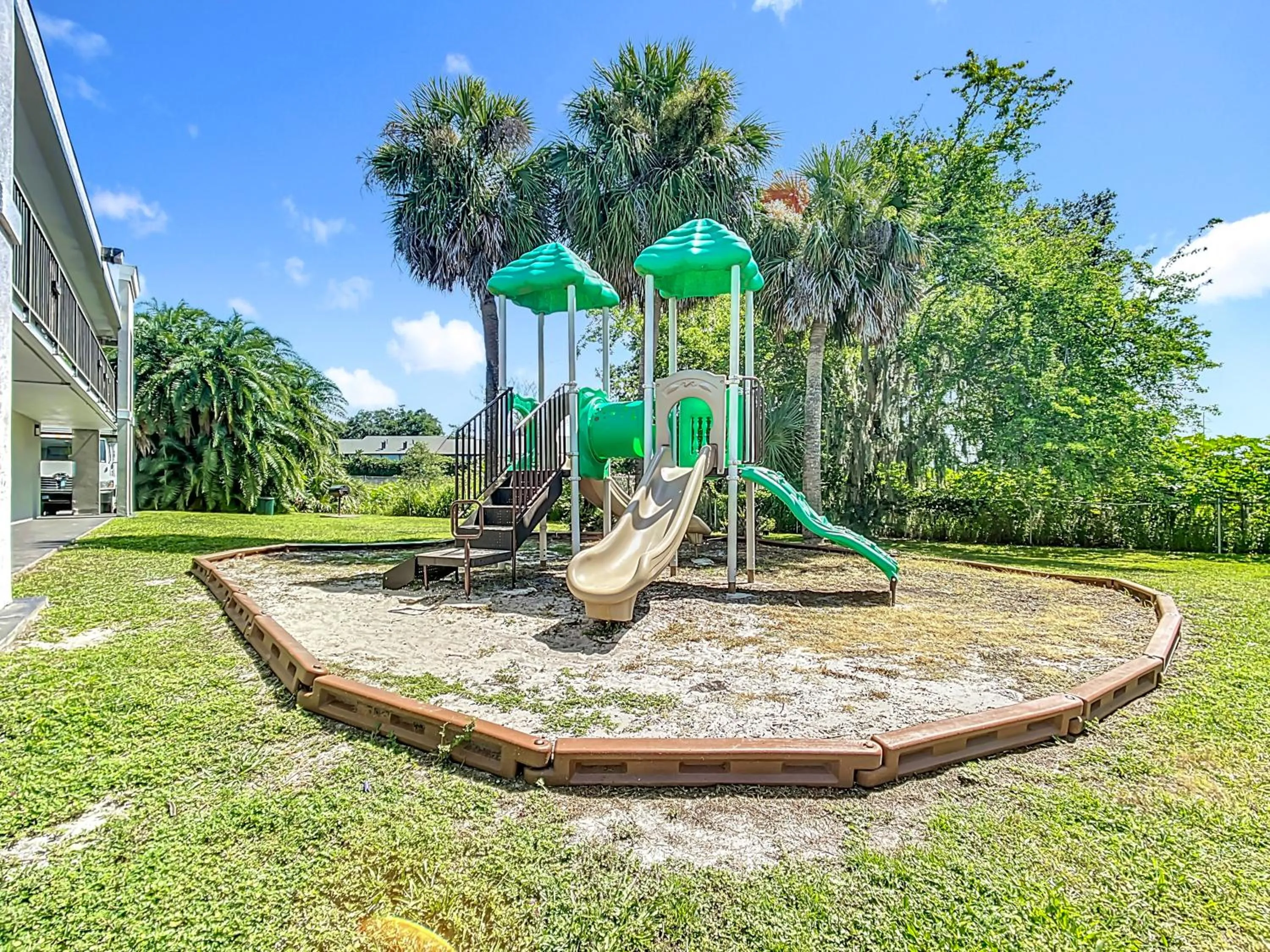 Children play ground in Stayable Lakeland