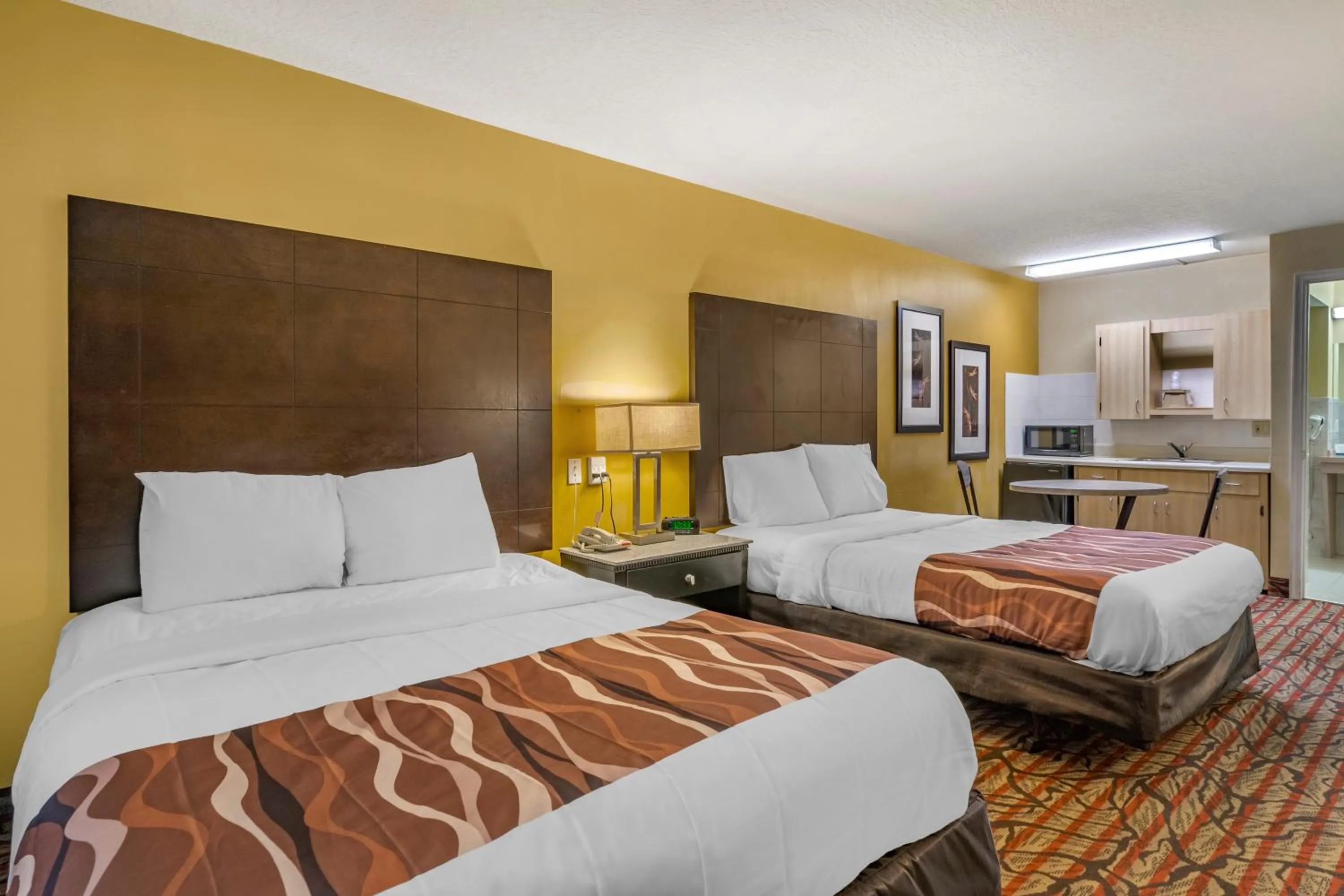 Bed in Rodeway Inn Central Clearwater Beach