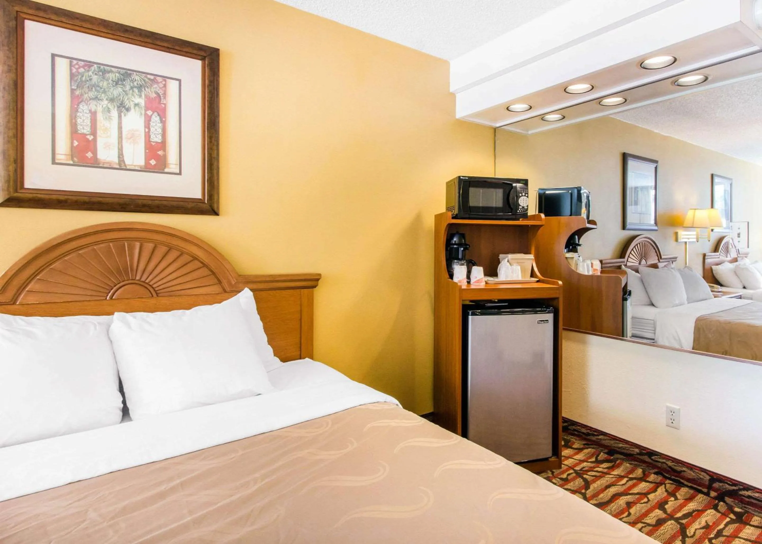 Bathroom in Rodeway Inn Central Clearwater Beach