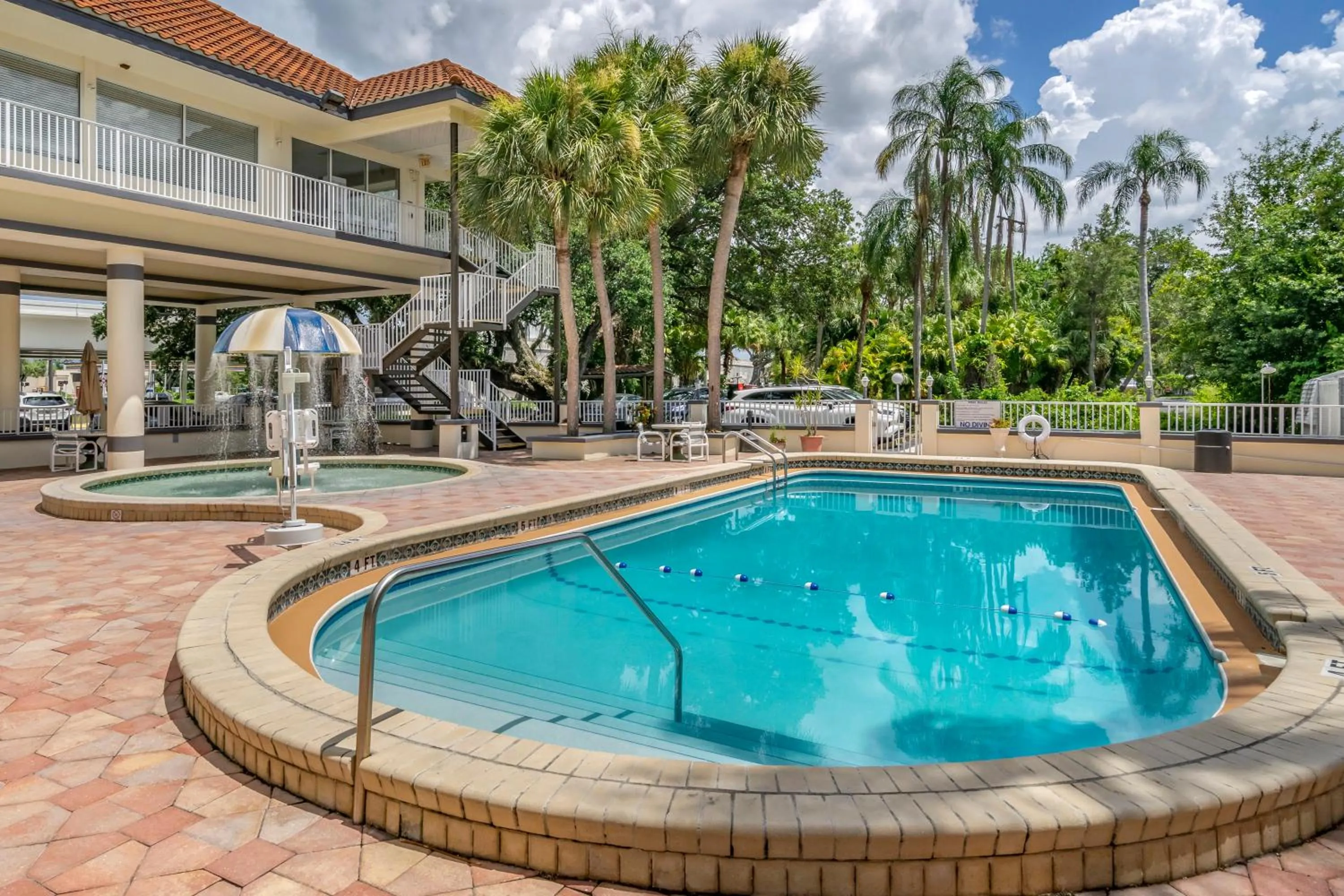 Swimming Pool in Rodeway Inn Central Clearwater Beach