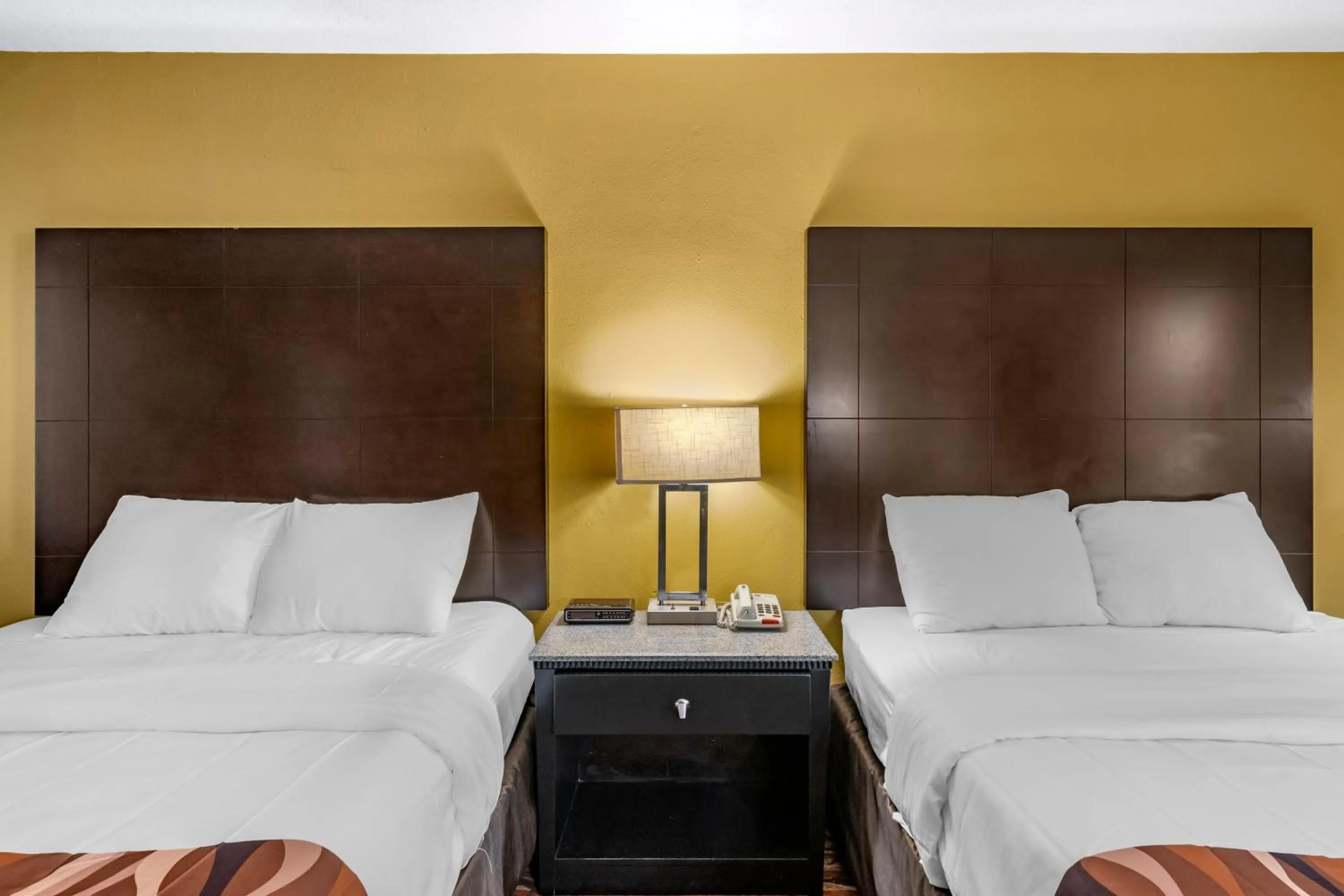 Bed in Rodeway Inn Central Clearwater Beach