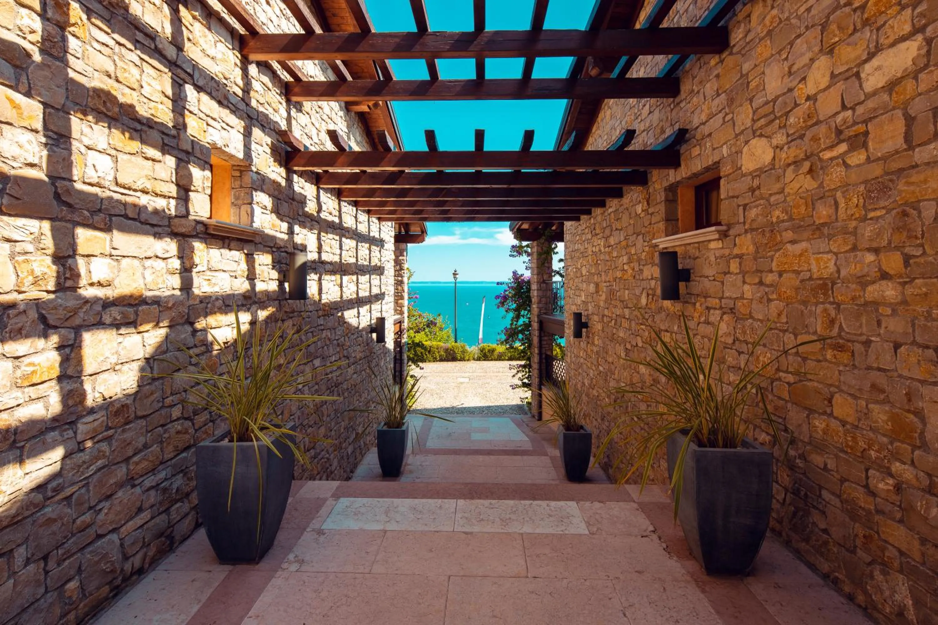 Facade/entrance in Domina Borgo degli Ulivi - Garda Lake