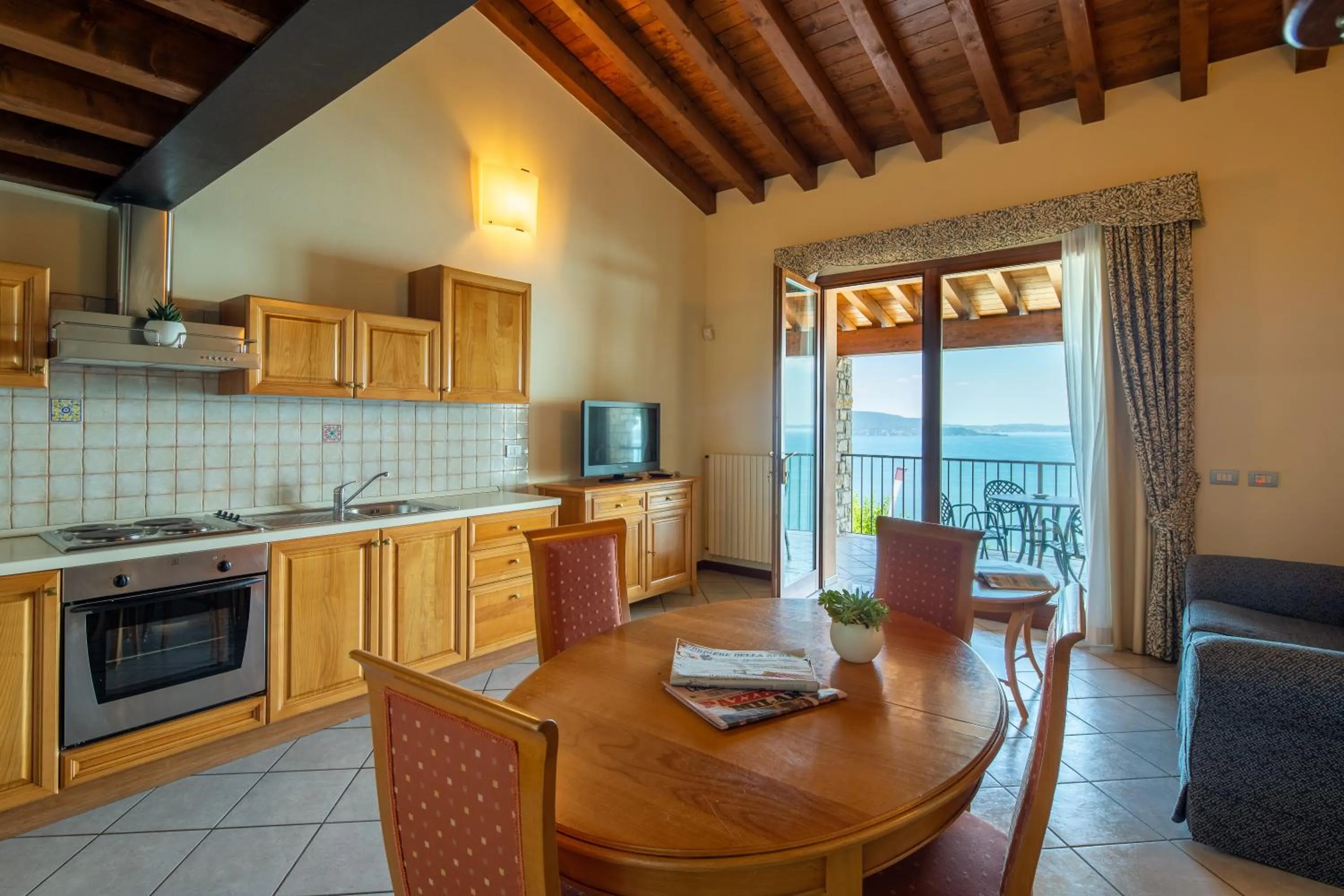 Kitchen or kitchenette in Domina Borgo degli Ulivi - Garda Lake