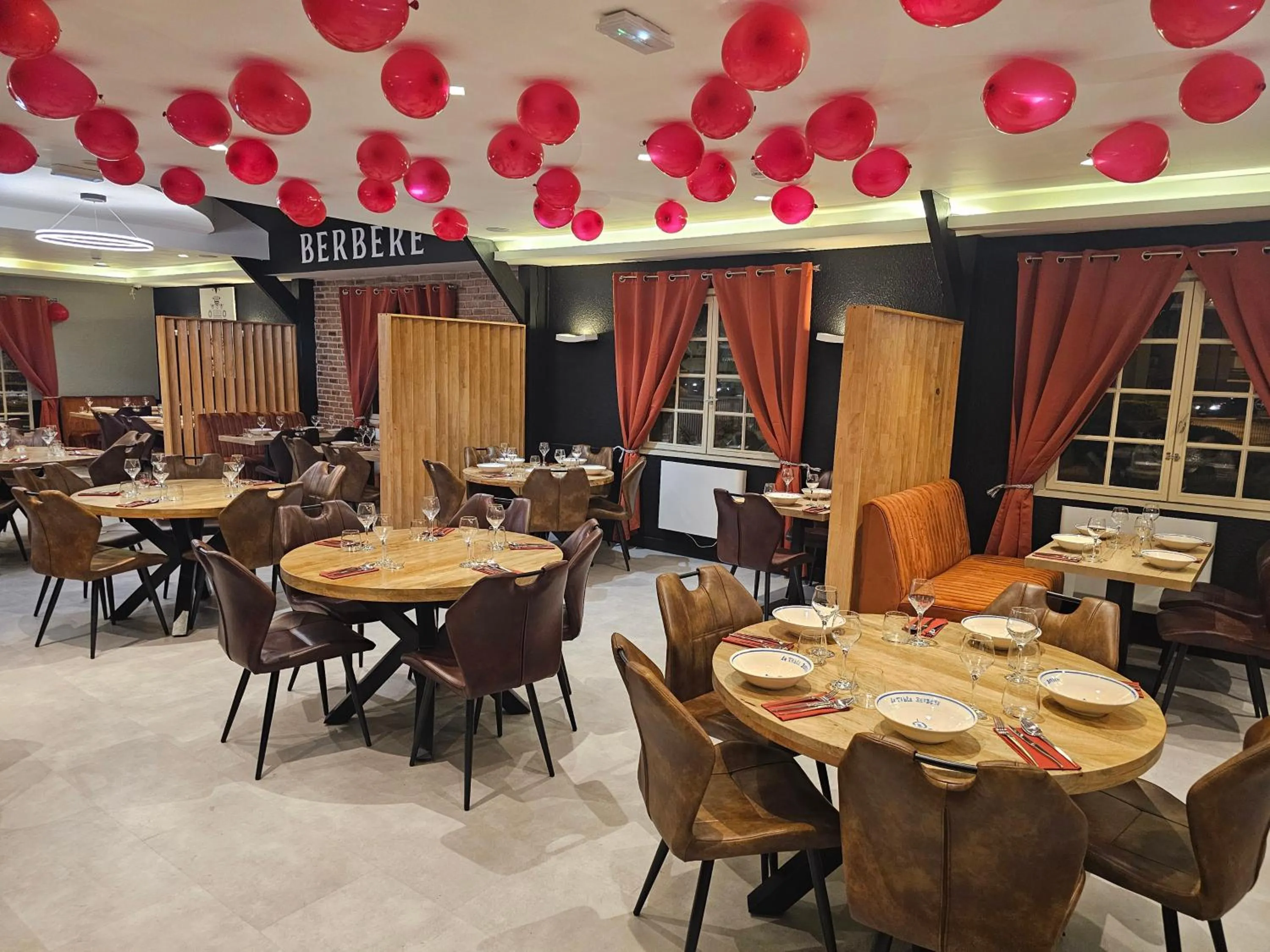 Restaurant/places to eat in Cap Hôtel