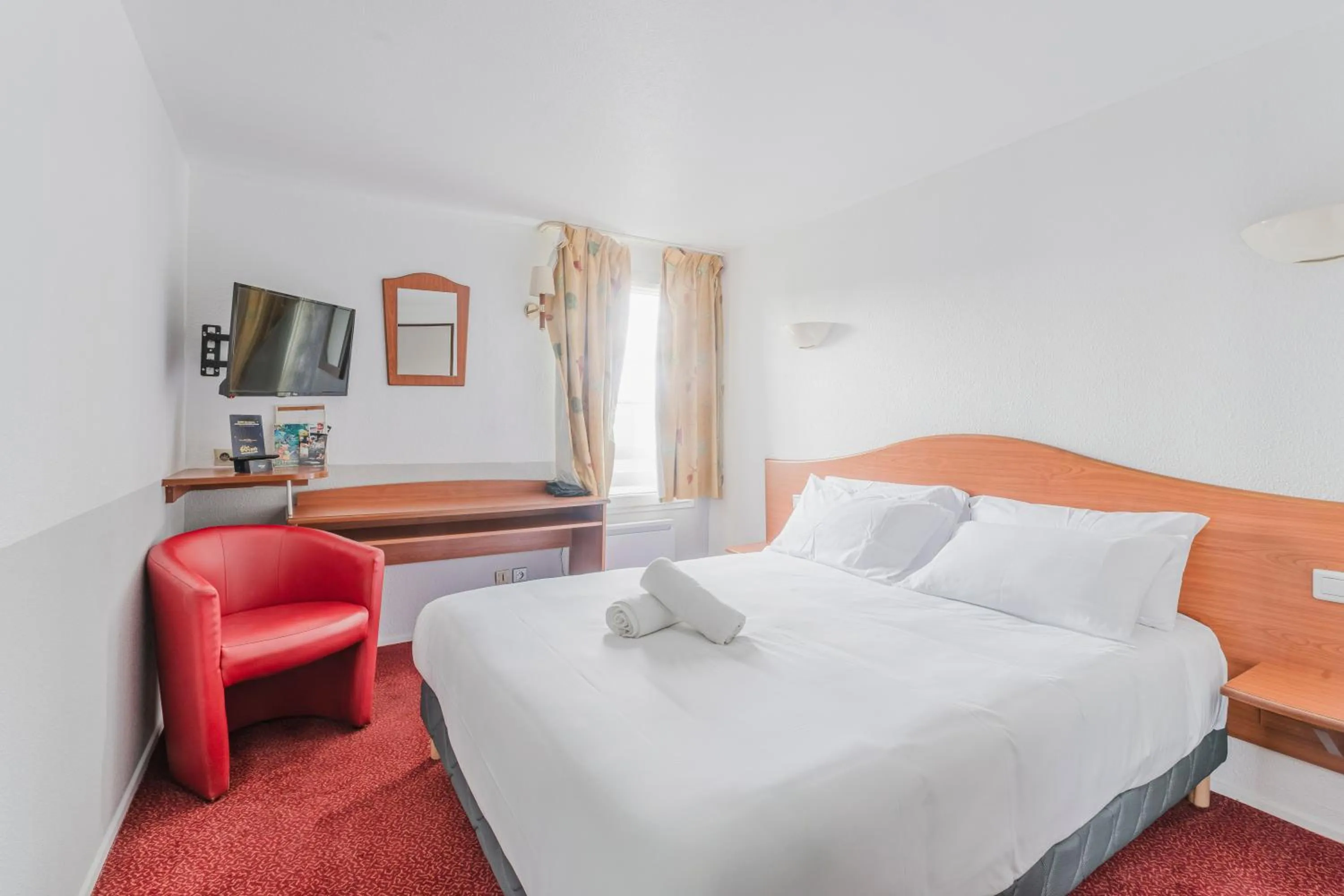 Bedroom, Bed in Cap Hôtel