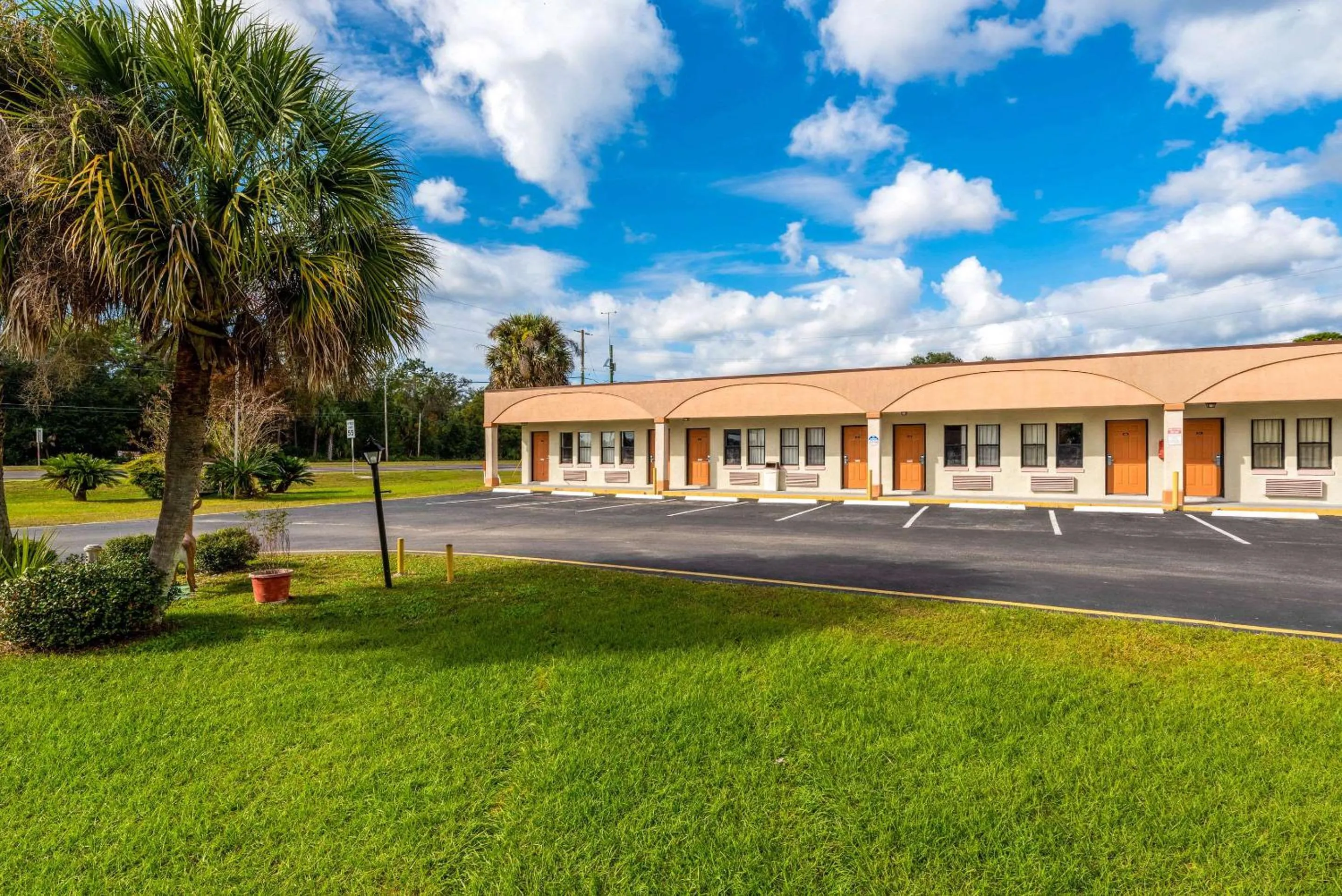 Property building in Econo Lodge Crystal River