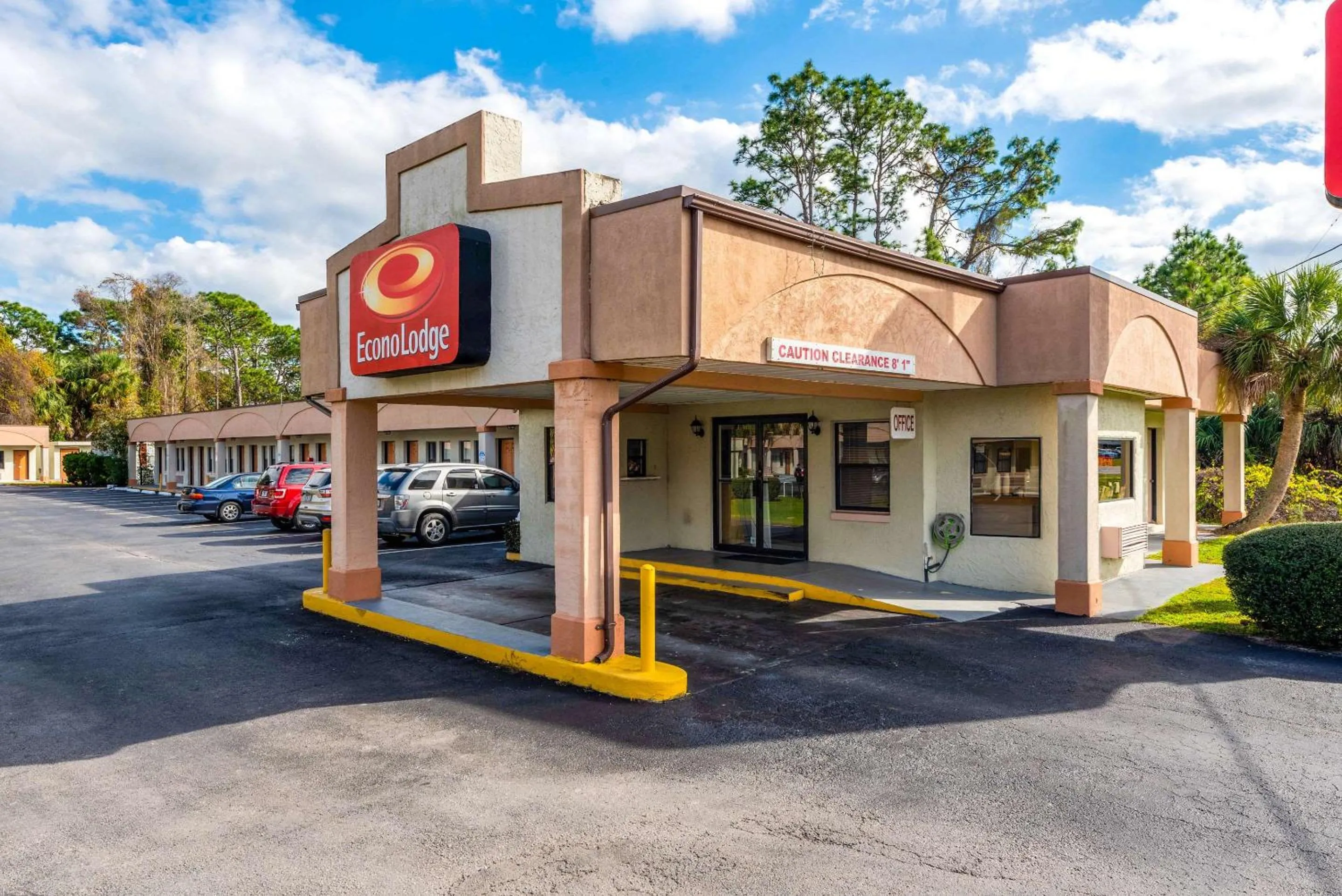 Property building in Econo Lodge Crystal River