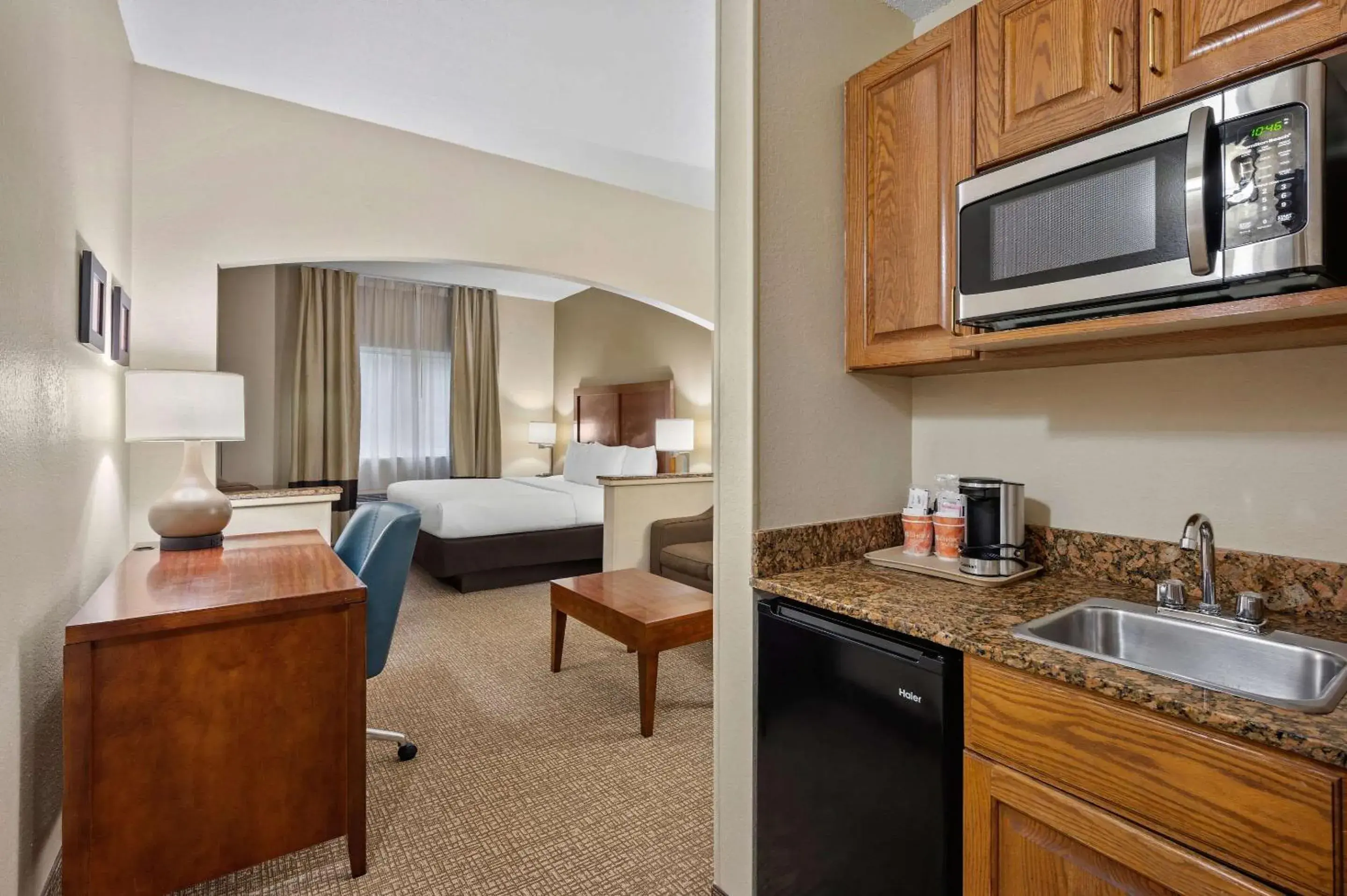 King Suite - Non-Smoking in Comfort Inn Fort Myers Northeast King Suite - Non-Smoking in Comfort Inn Fort Myers Northeast