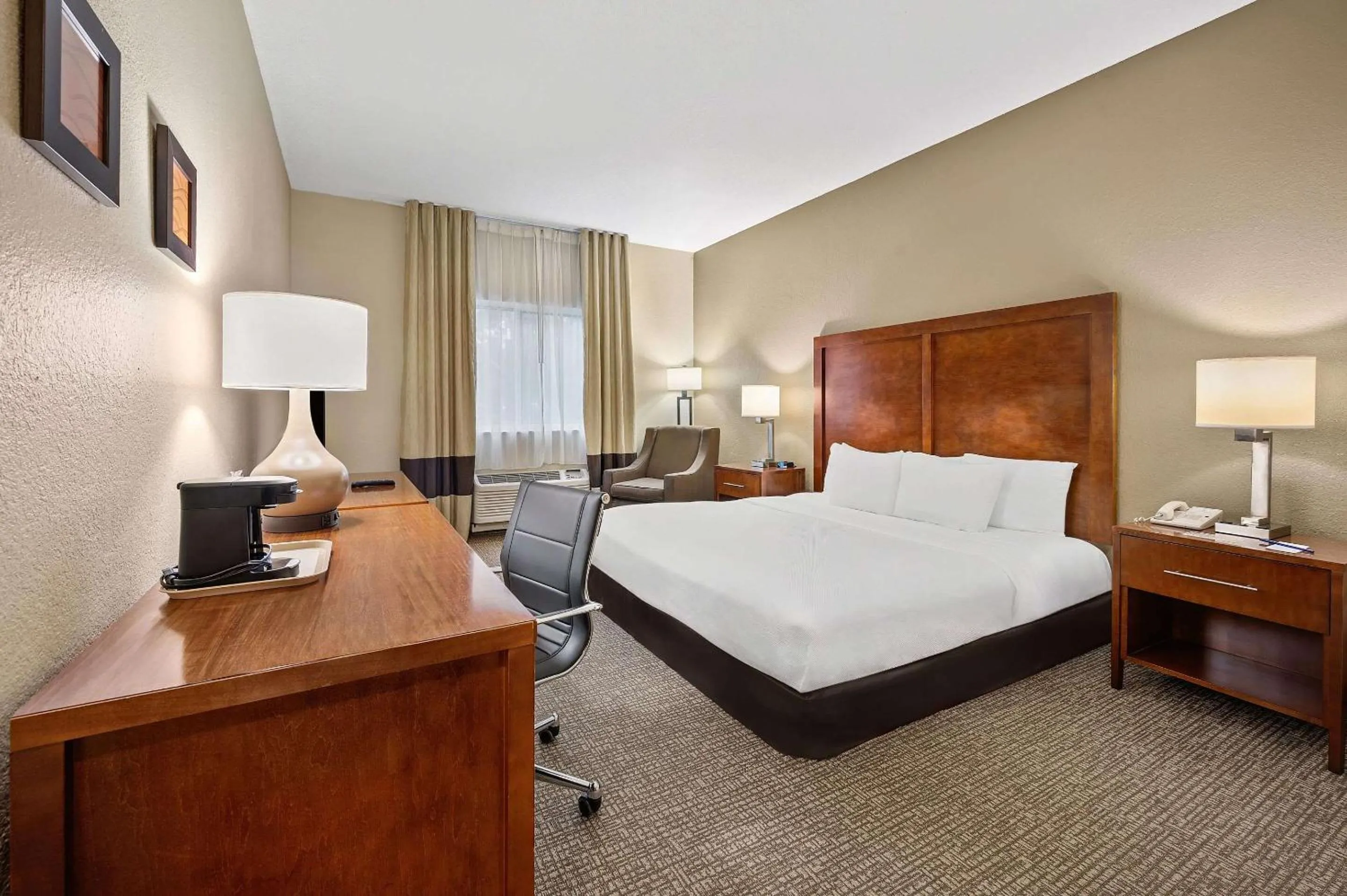 Bedroom, Bed in Comfort Inn Fort Myers Northeast