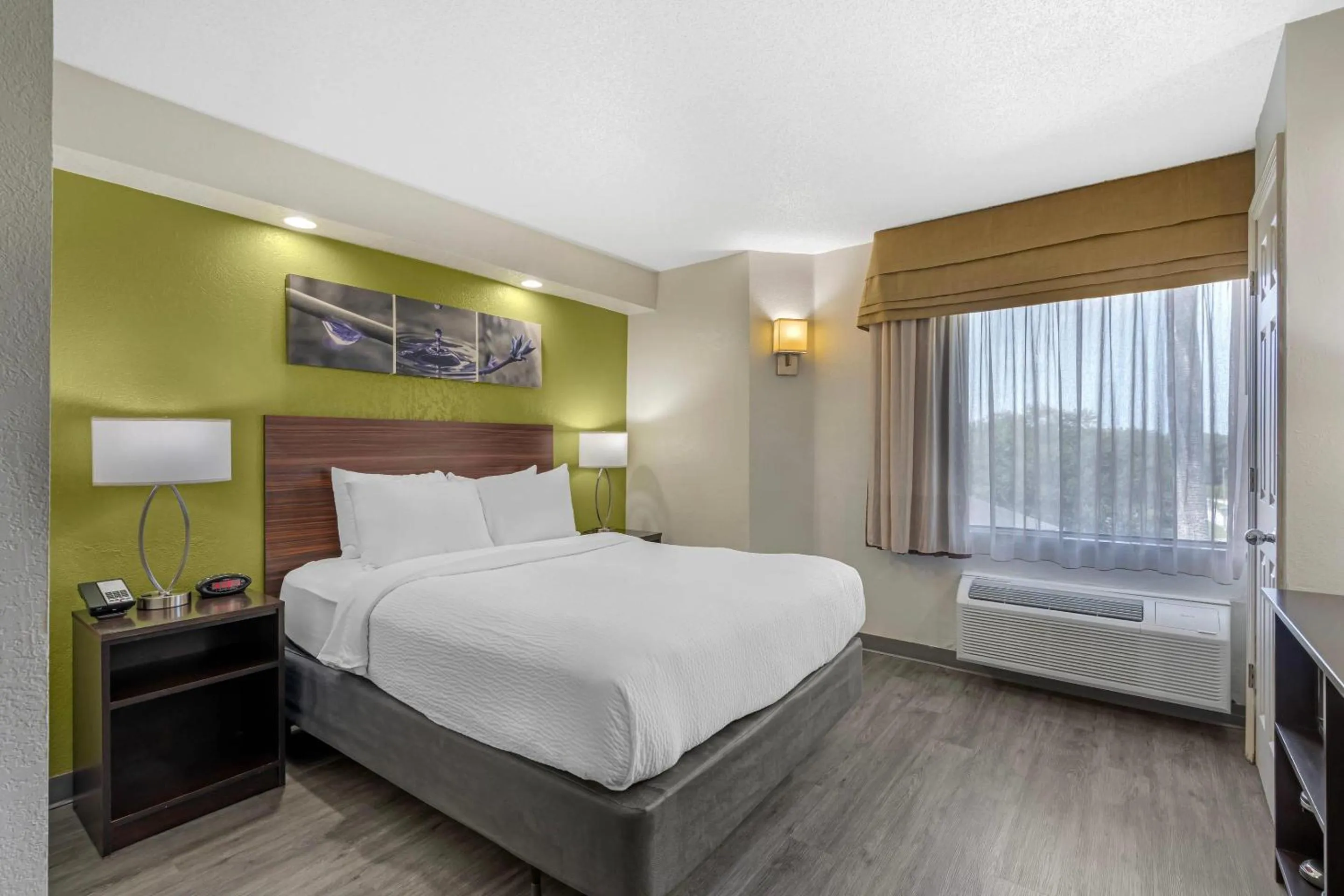 Bedroom, Bed in Sleep Inn near Busch Gardens - USF