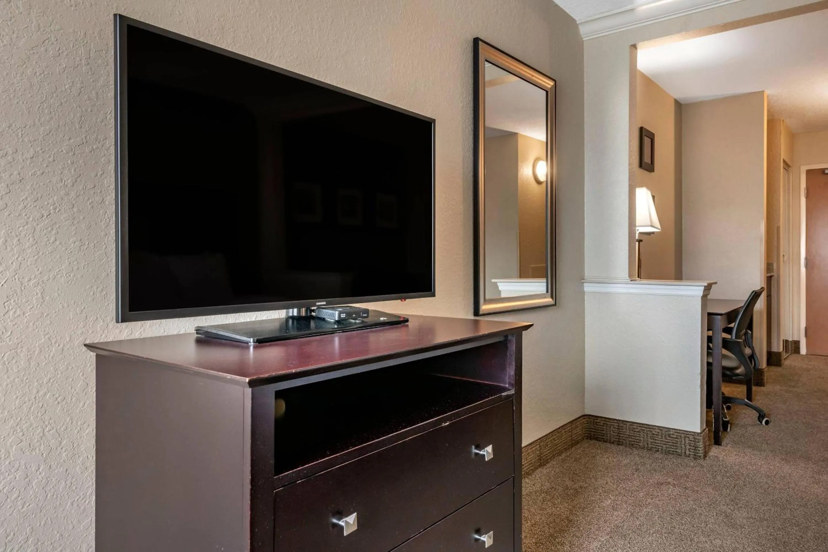 Bedroom in Comfort Inn & Suites DeLand - near University
