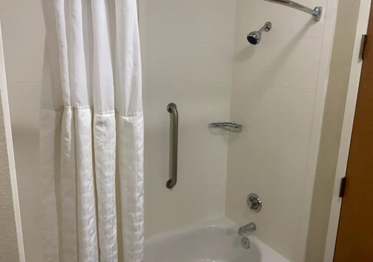 Shower in Comfort Inn & Suites DeLand - near University