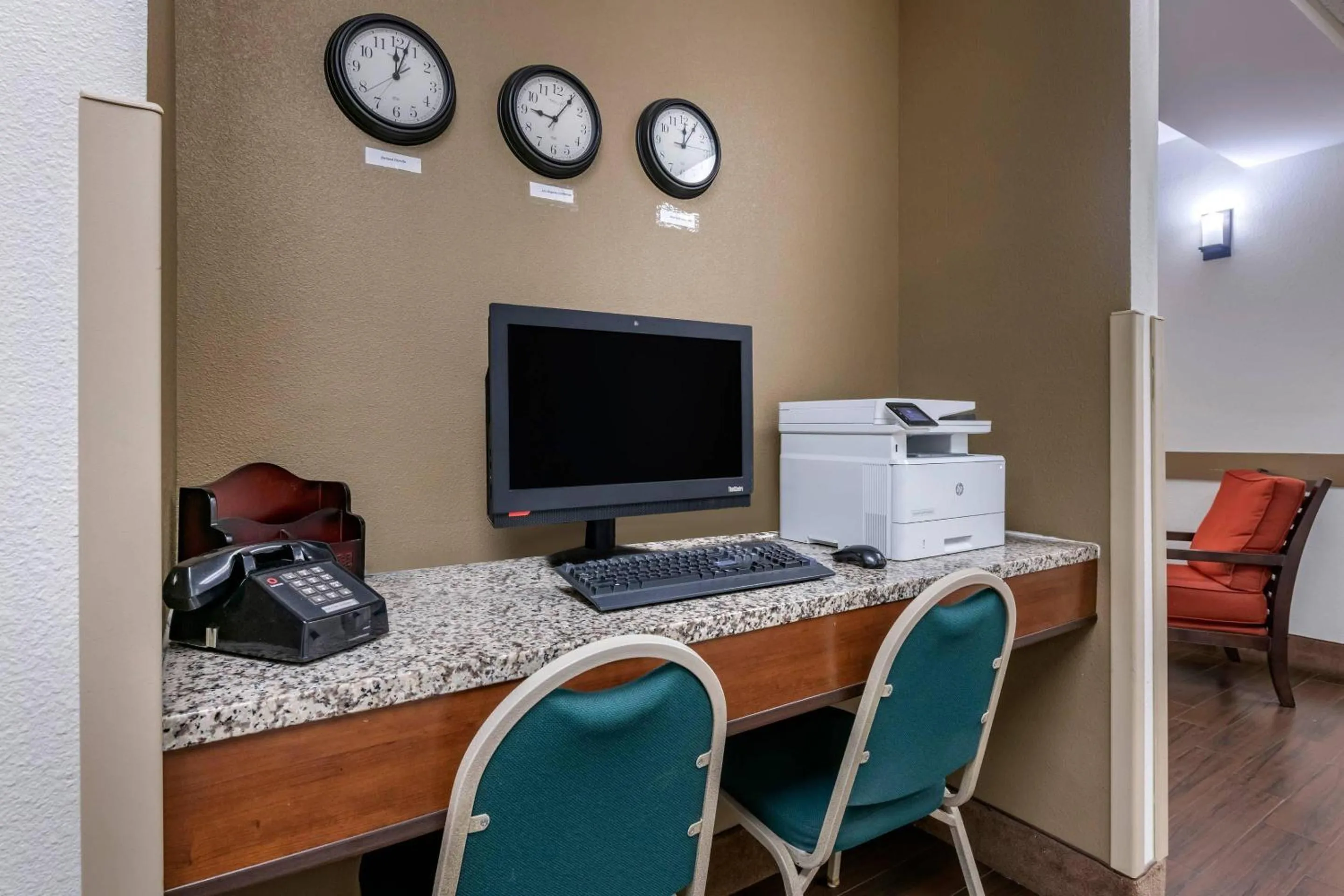 Business facilities in Comfort Inn & Suites DeLand - near University