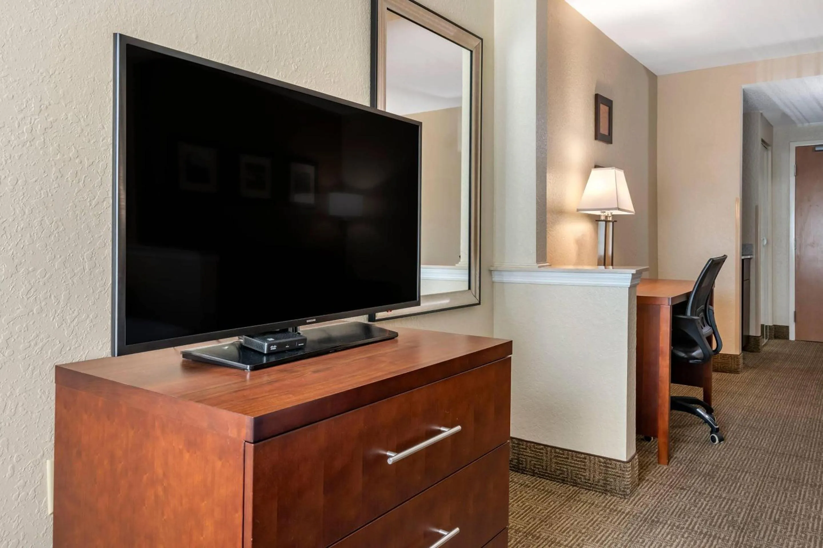 Bedroom in Comfort Inn & Suites DeLand - near University