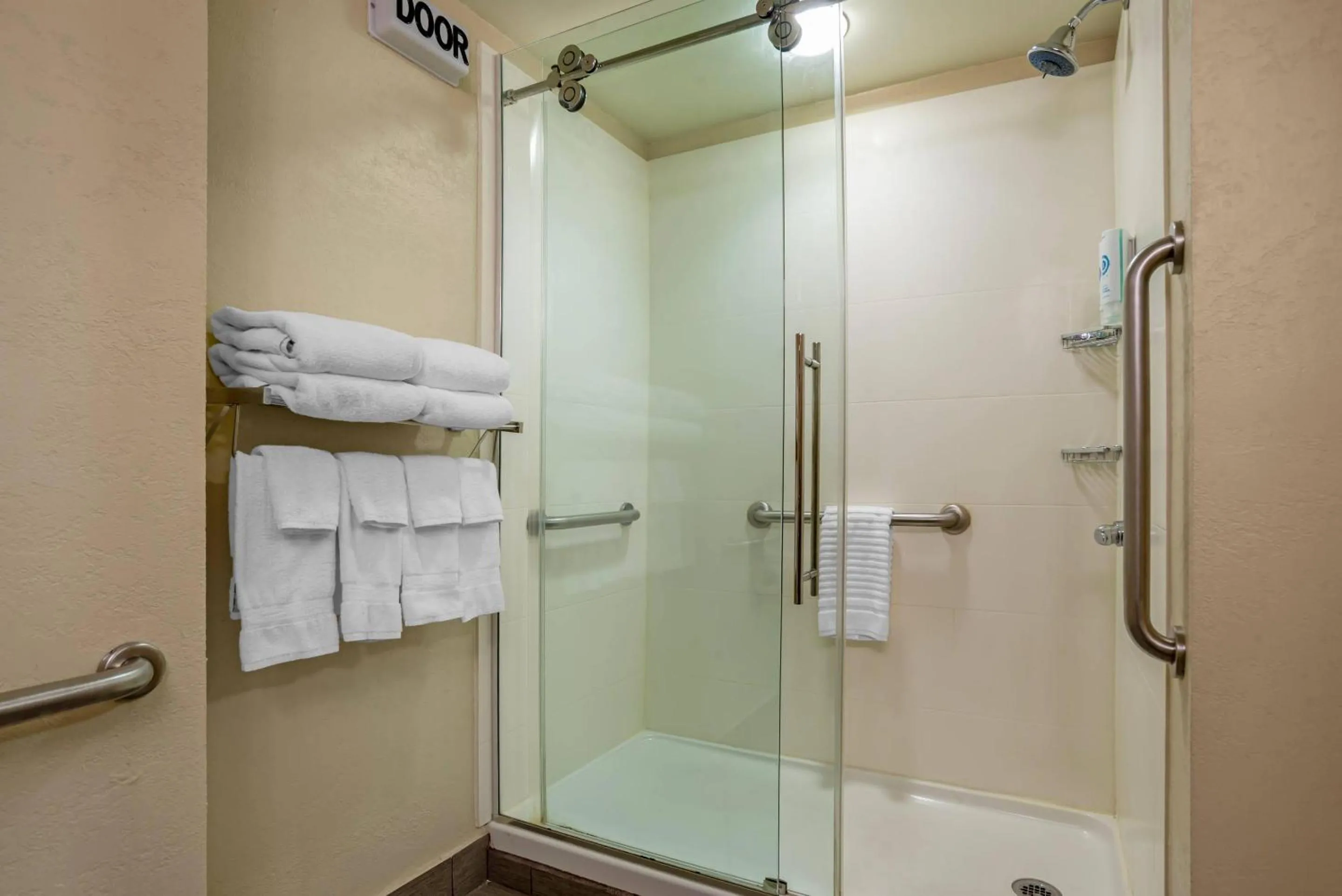 Bedroom in Comfort Suites Tallahassee Capitol - University Area