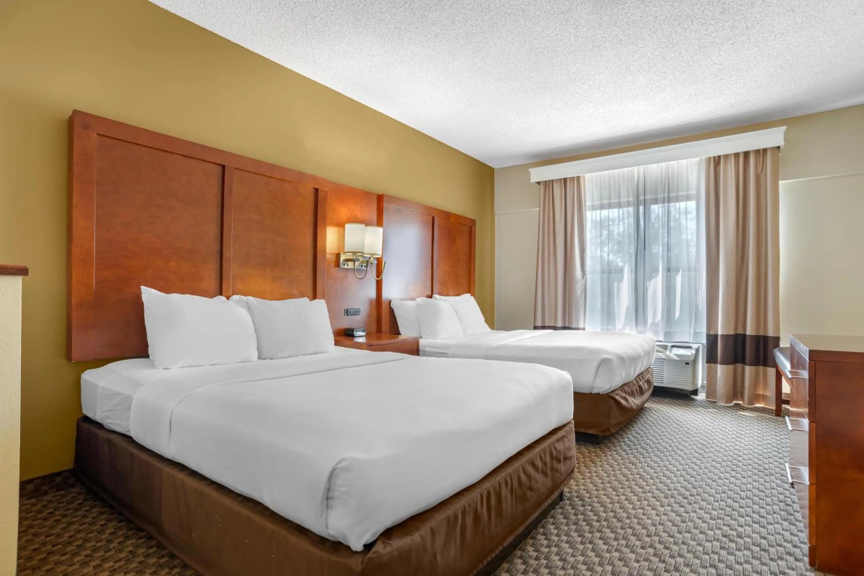 Bed in Comfort Suites Tallahassee Capitol - University Area