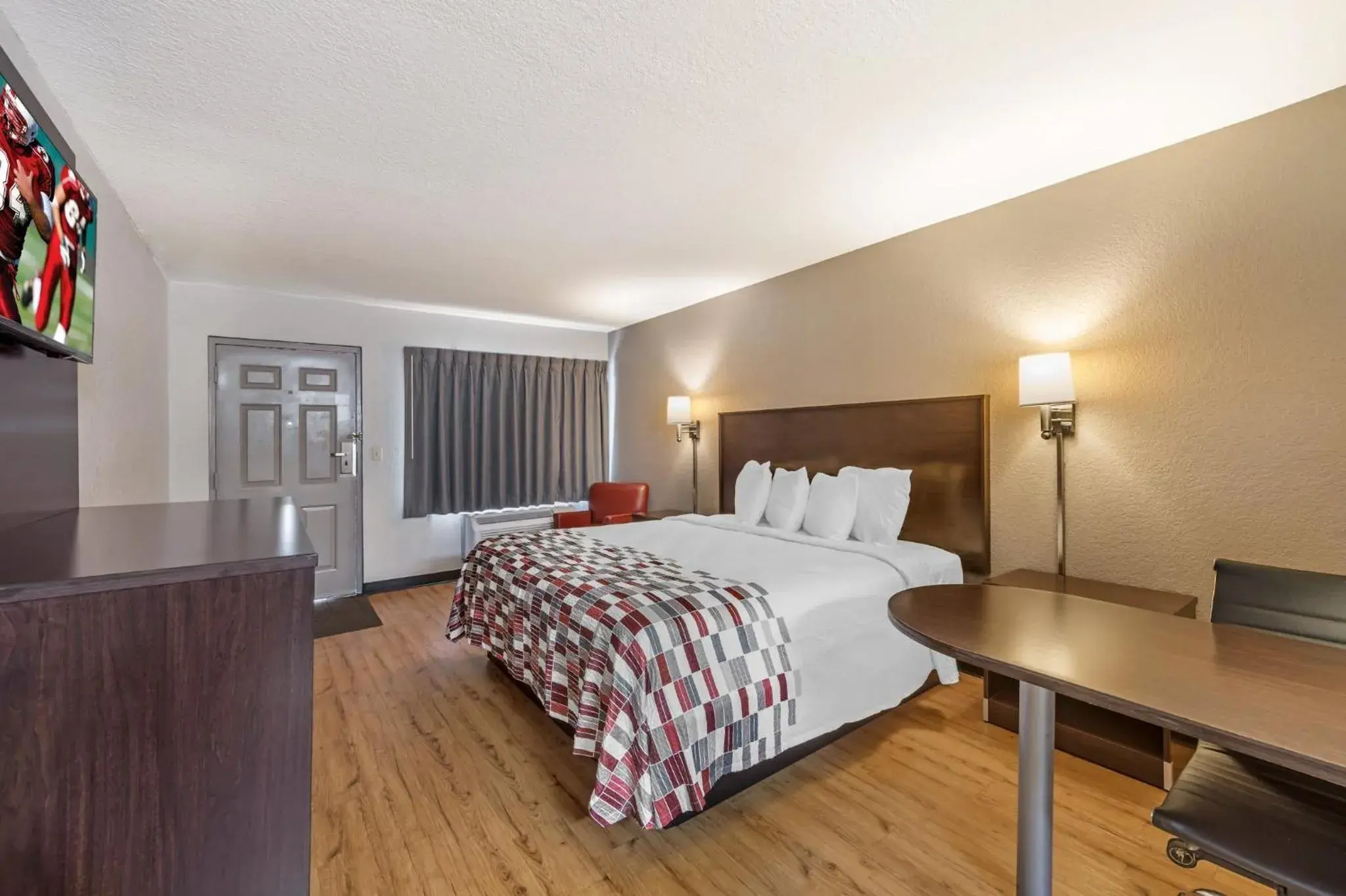 Superior King Room Non-Smoking in Red Roof Inn Ft Pierce Superior King Room Non-Smoking in Red Roof Inn Ft Pierce