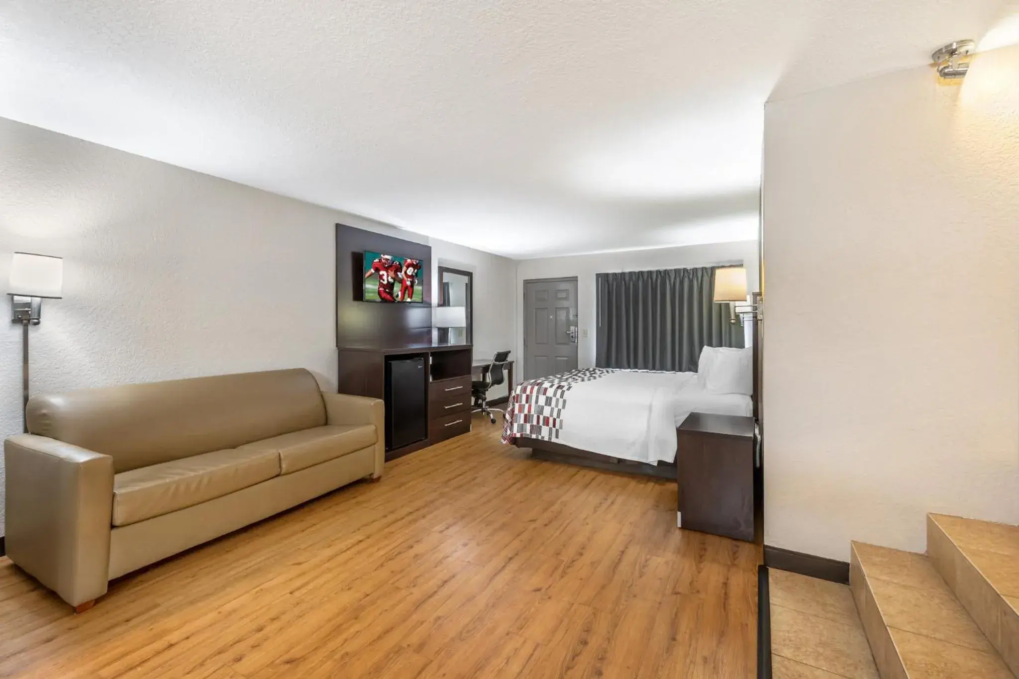 Suite King with Spa Bath Smoking in Red Roof Inn Ft Pierce Suite King with Spa Bath Smoking in Red Roof Inn Ft Pierce