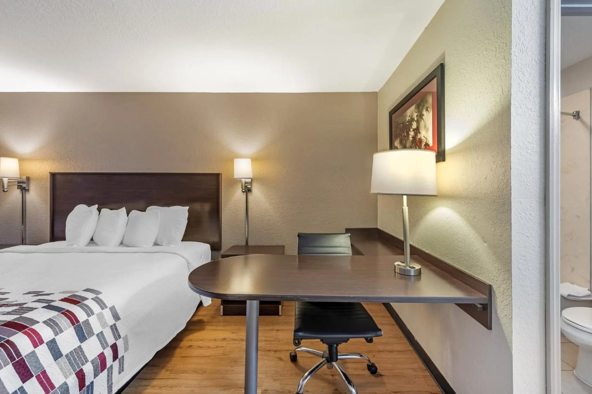 Bedroom, Bed in Red Roof Inn Ft Pierce