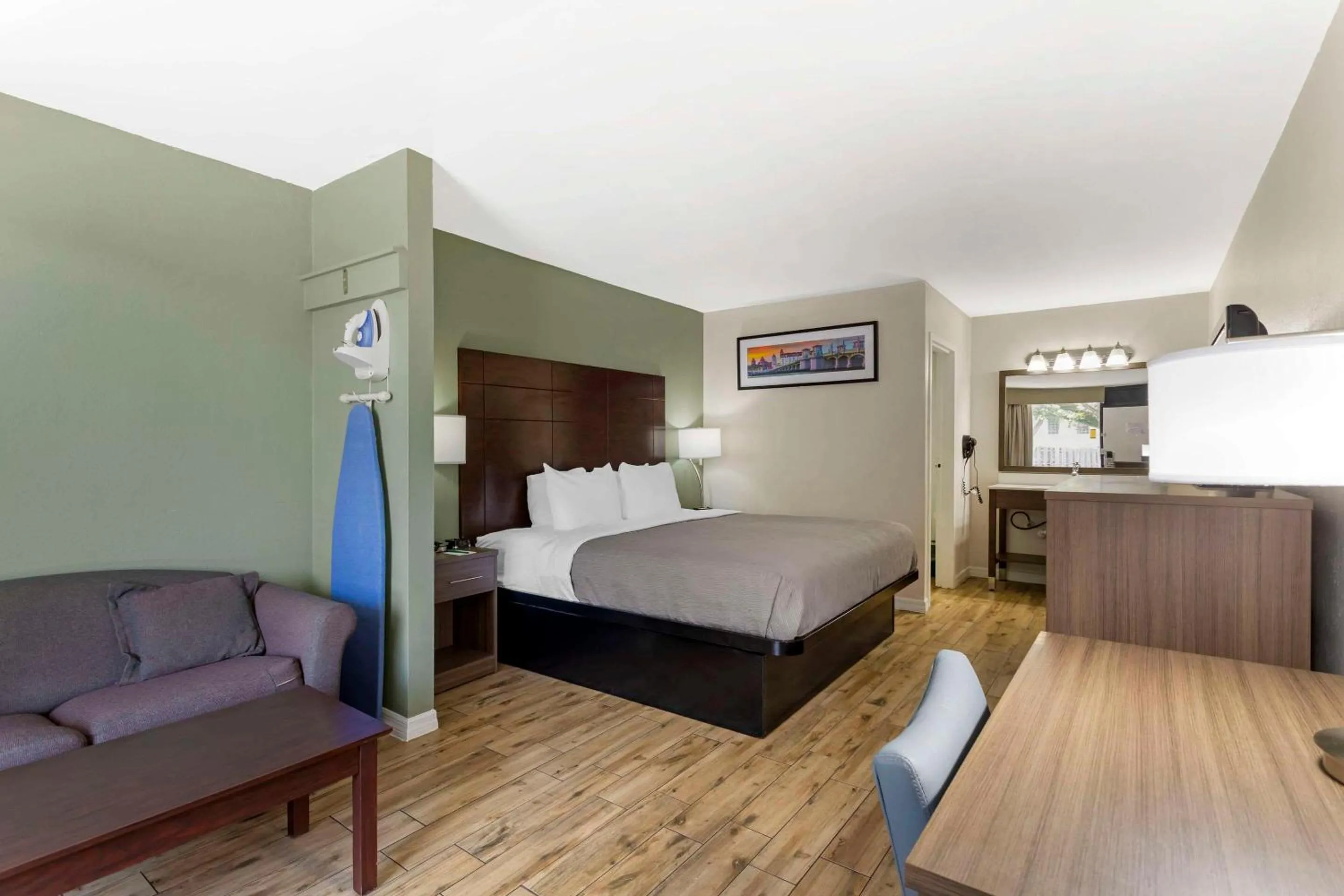 Bedroom, Bed in Quality Inn & Suites St Augustine Beach Area