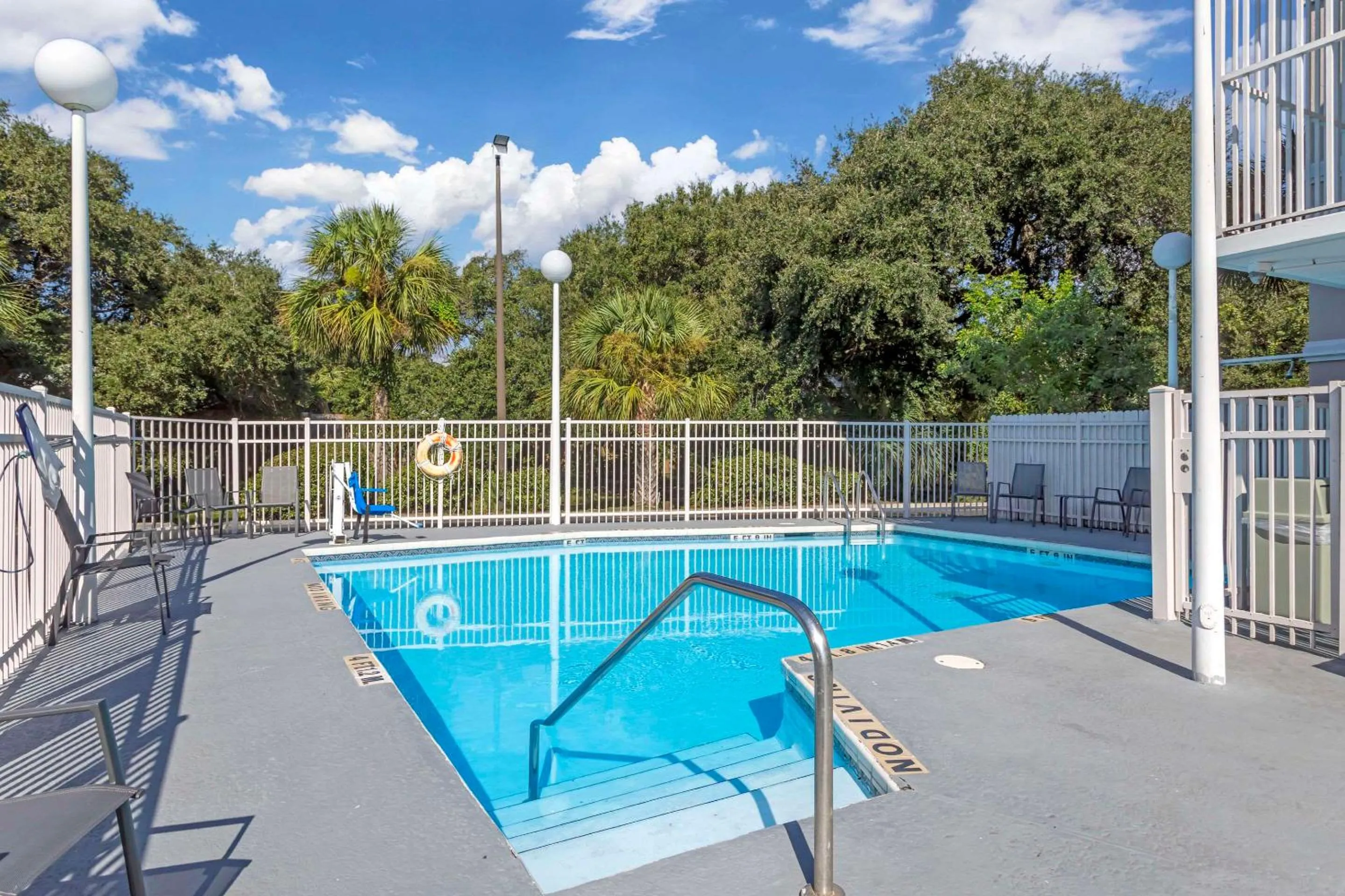 Swimming pool in Quality Inn & Suites St Augustine Beach Area