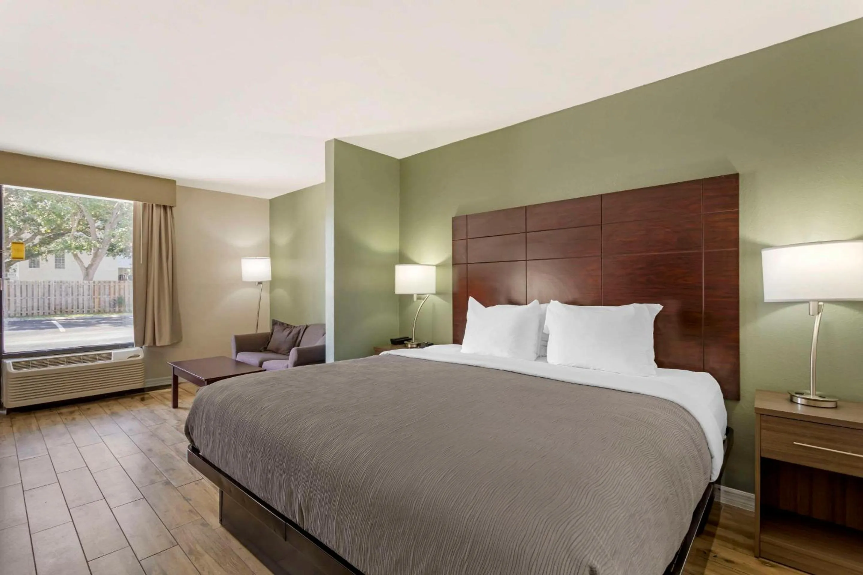 Bedroom, Bed in Quality Inn & Suites St Augustine Beach Area