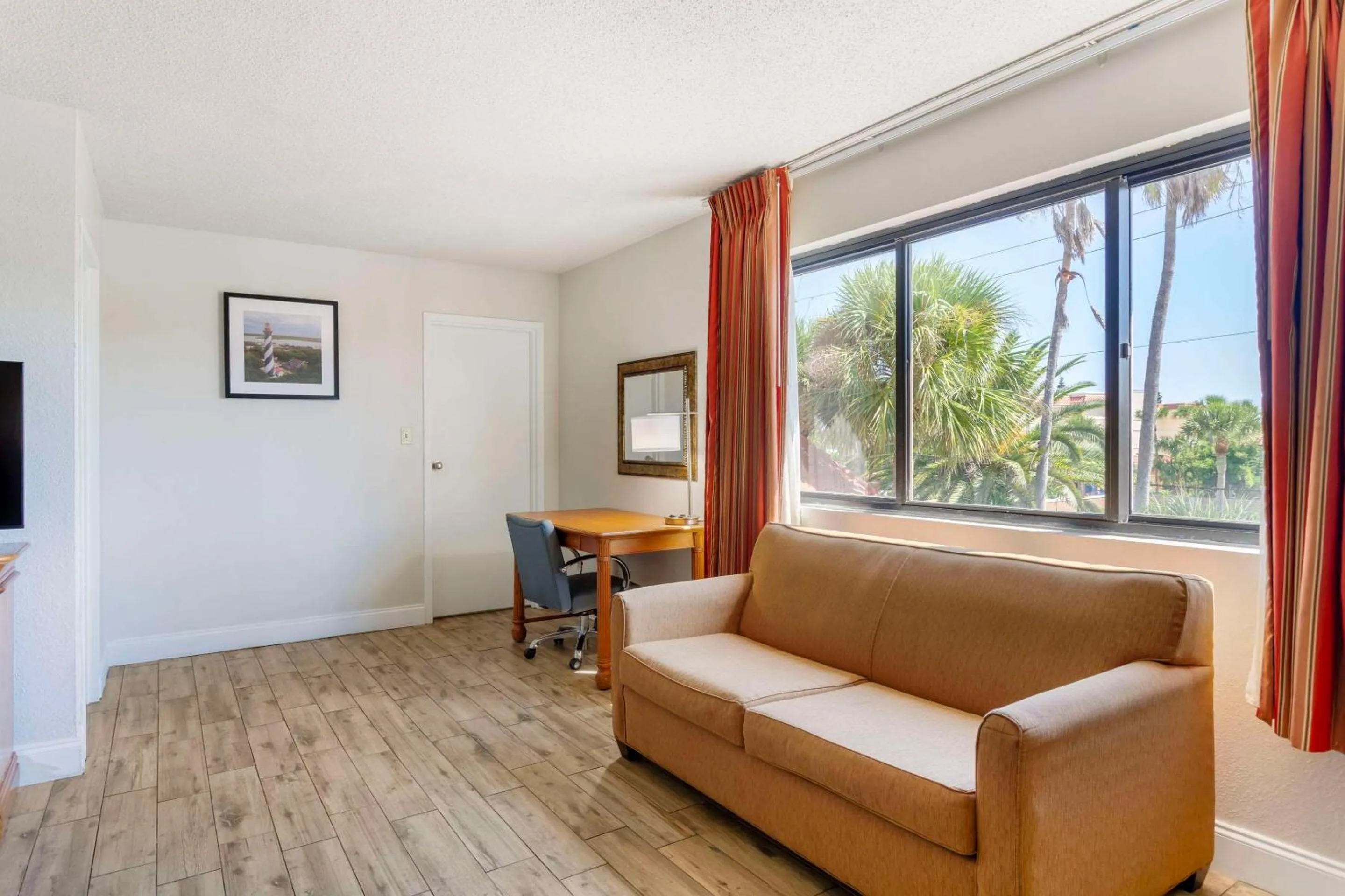 Bedroom in Quality Inn & Suites St Augustine Beach Area