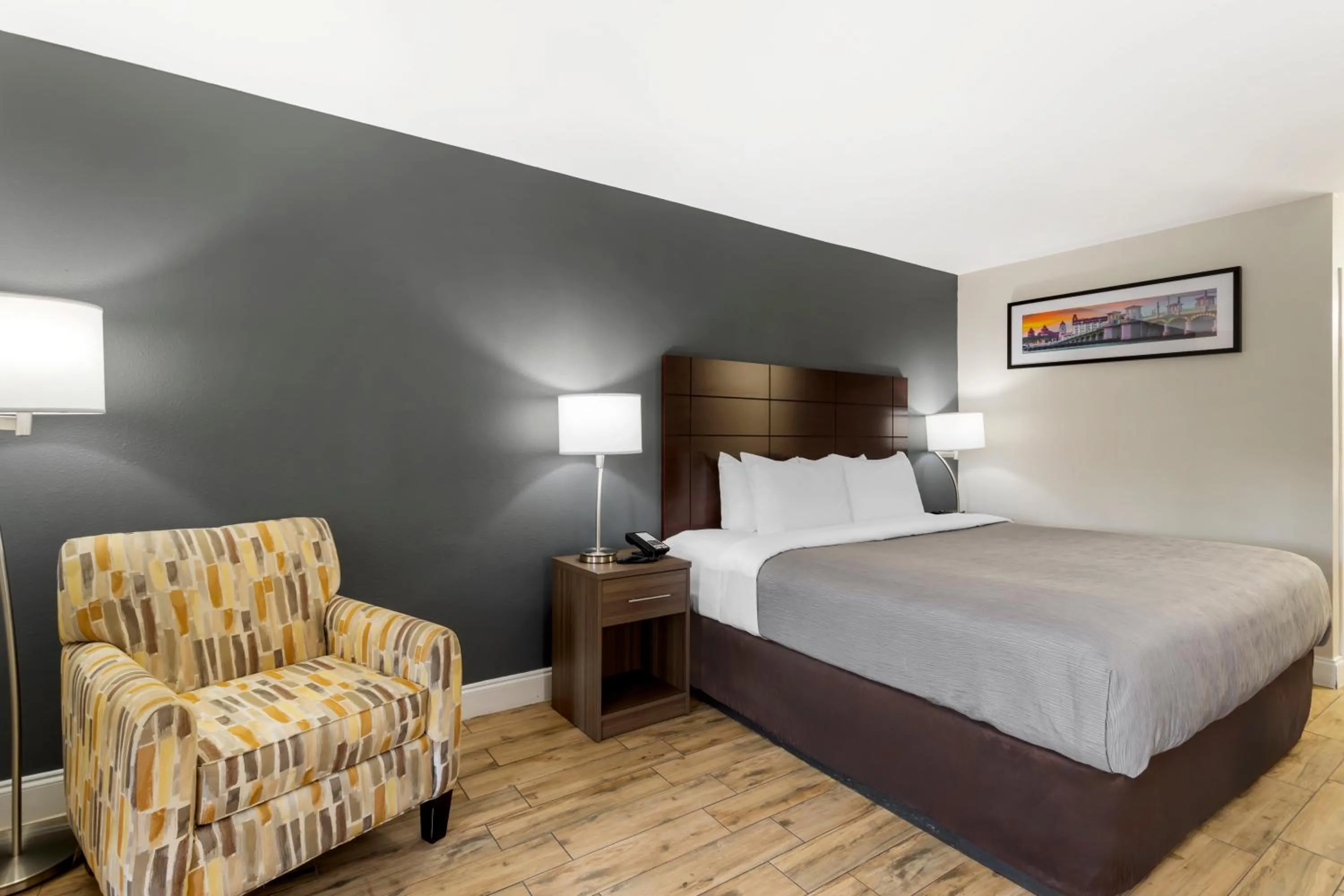 Bed in Quality Inn & Suites St Augustine Beach Area