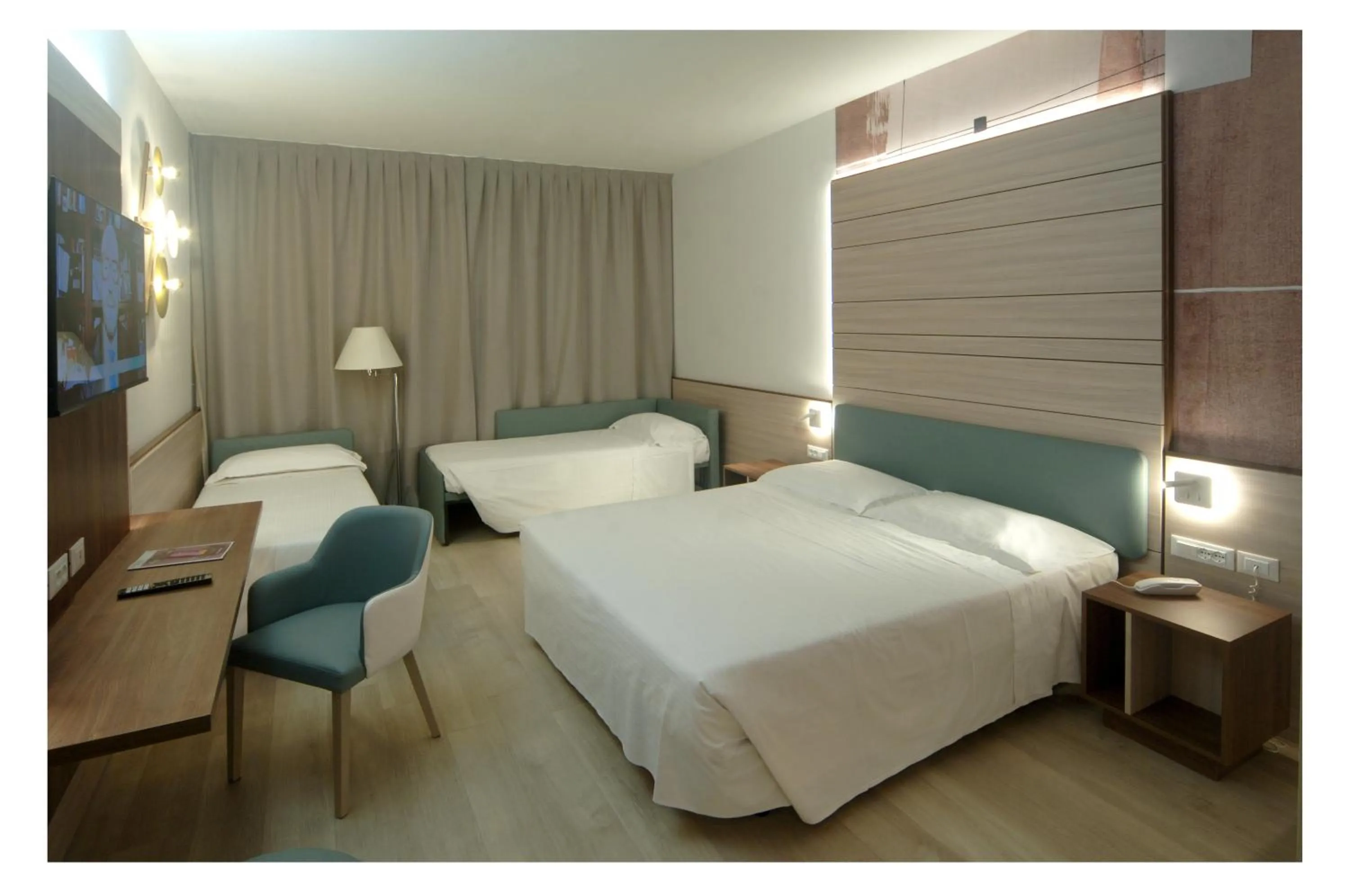 Bed in Hotel Victoria