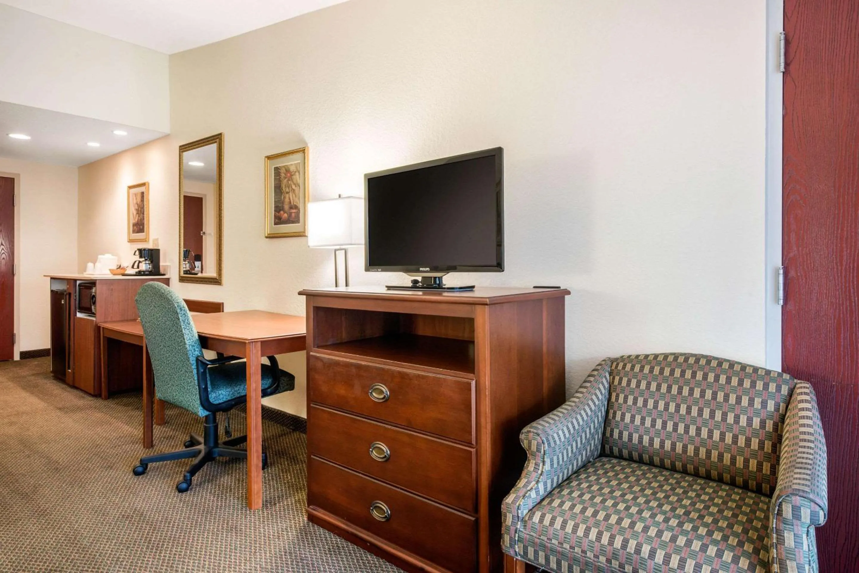 Photo of the whole room in Quality Inn & Suites Tarpon Springs South