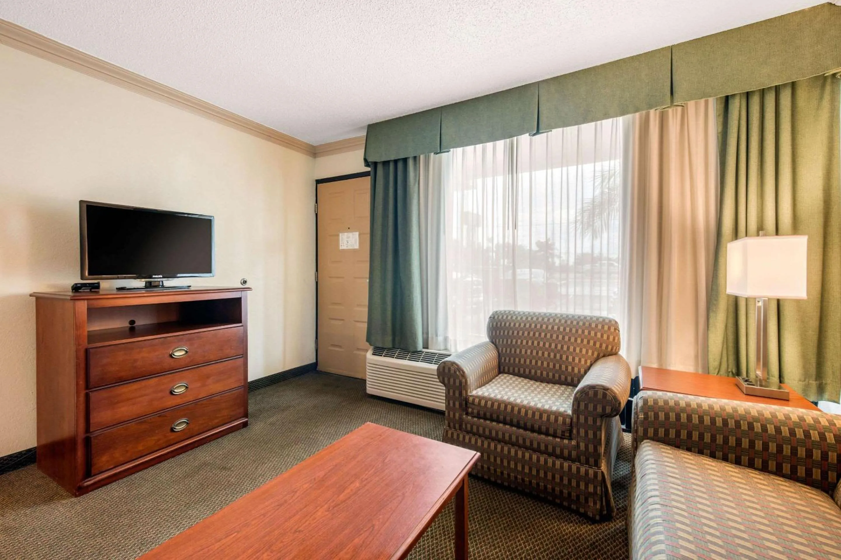 Bedroom in Quality Inn & Suites Tarpon Springs South
