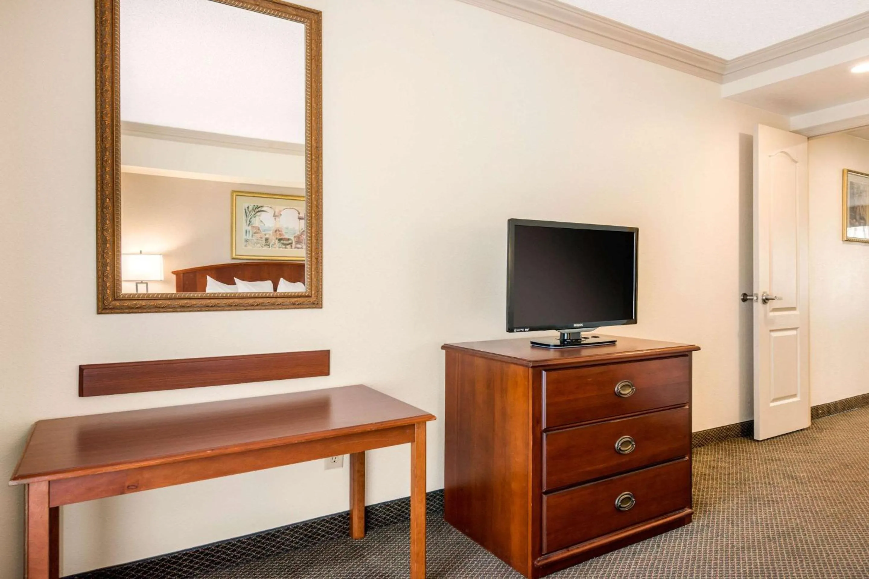 Bedroom in Quality Inn & Suites Tarpon Springs South