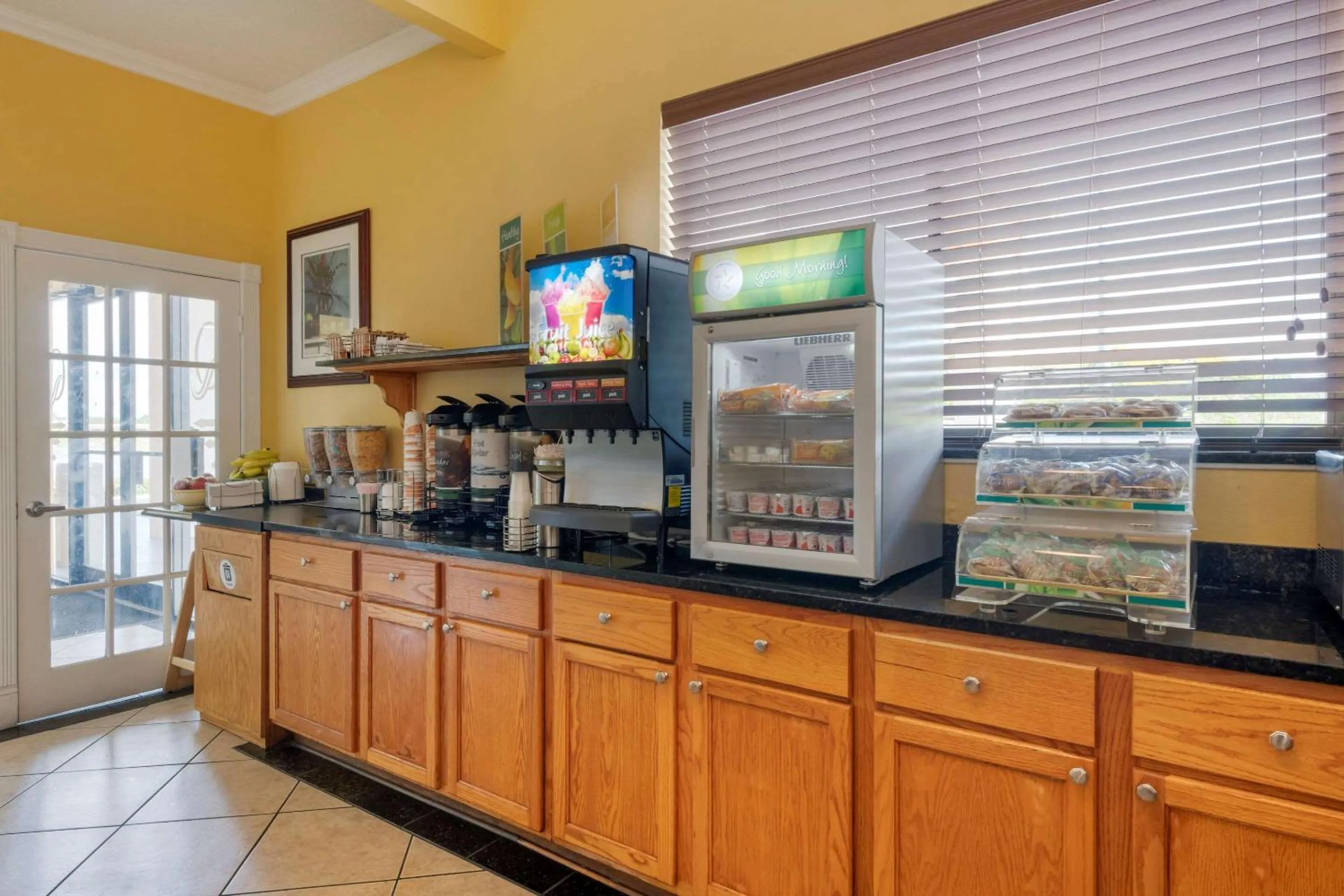 Breakfast in Quality Inn & Suites Mt Dora North