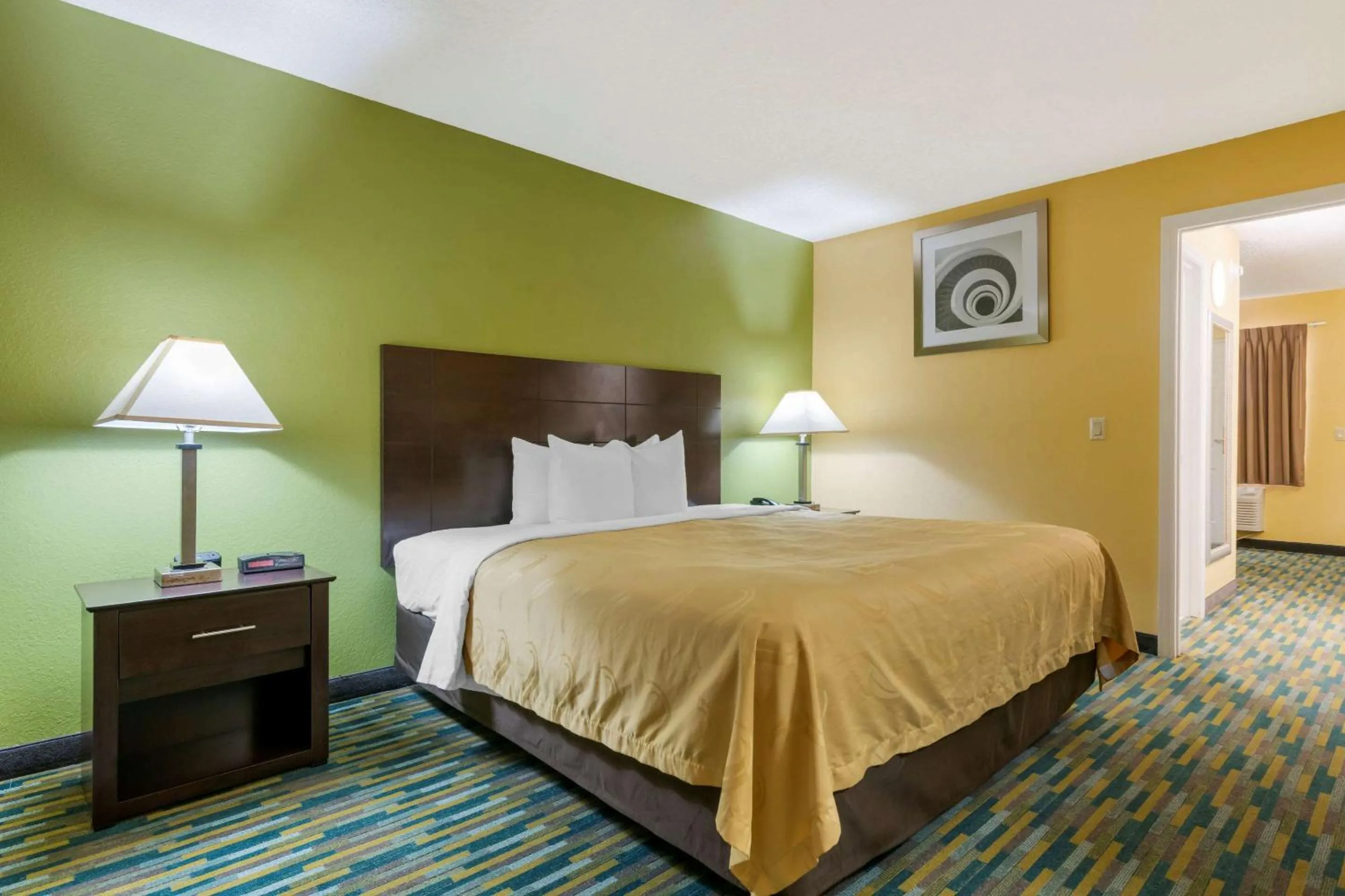 Photo of the whole room, Bed in Quality Inn & Suites Mt Dora North