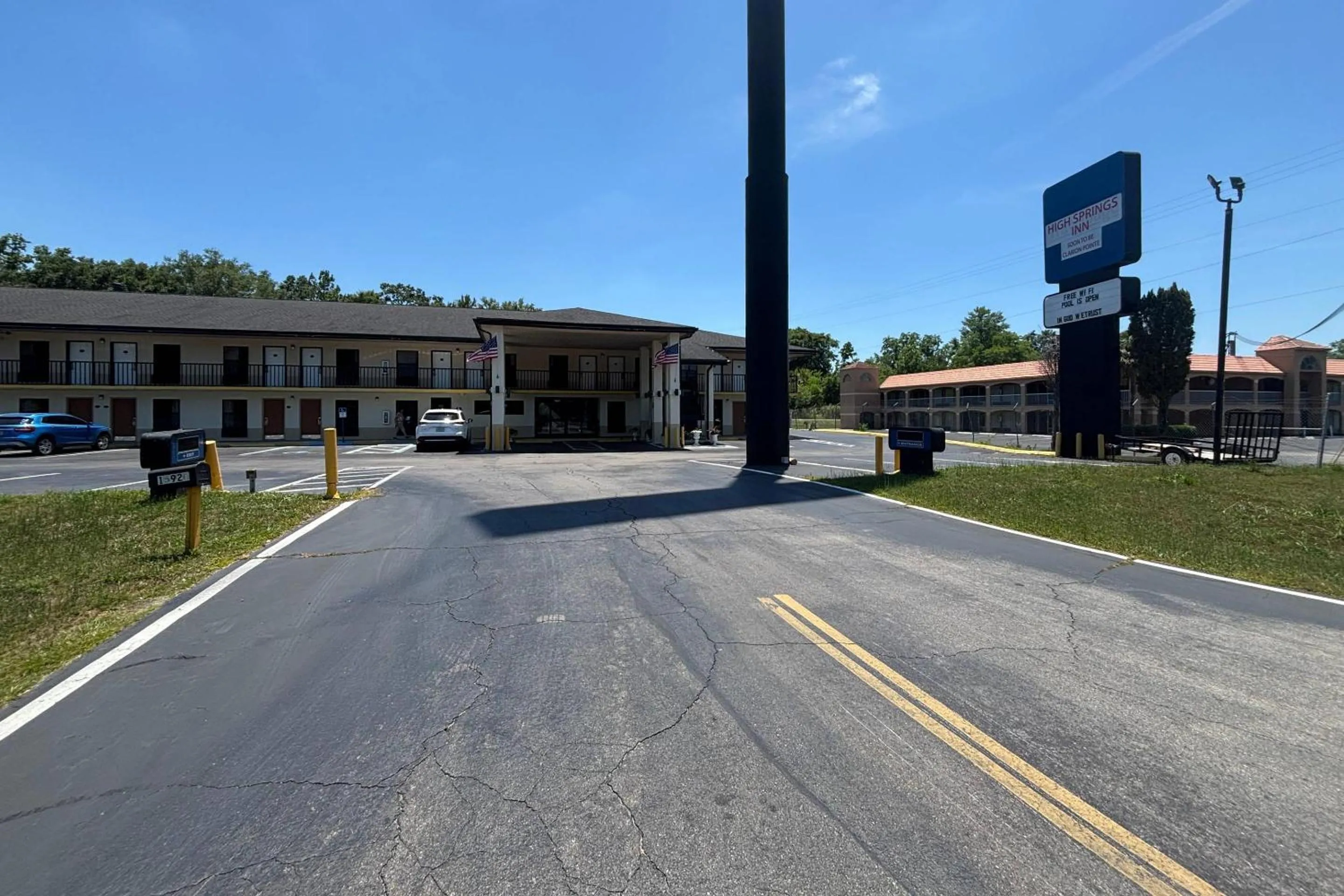 Property building in Alachua Inn