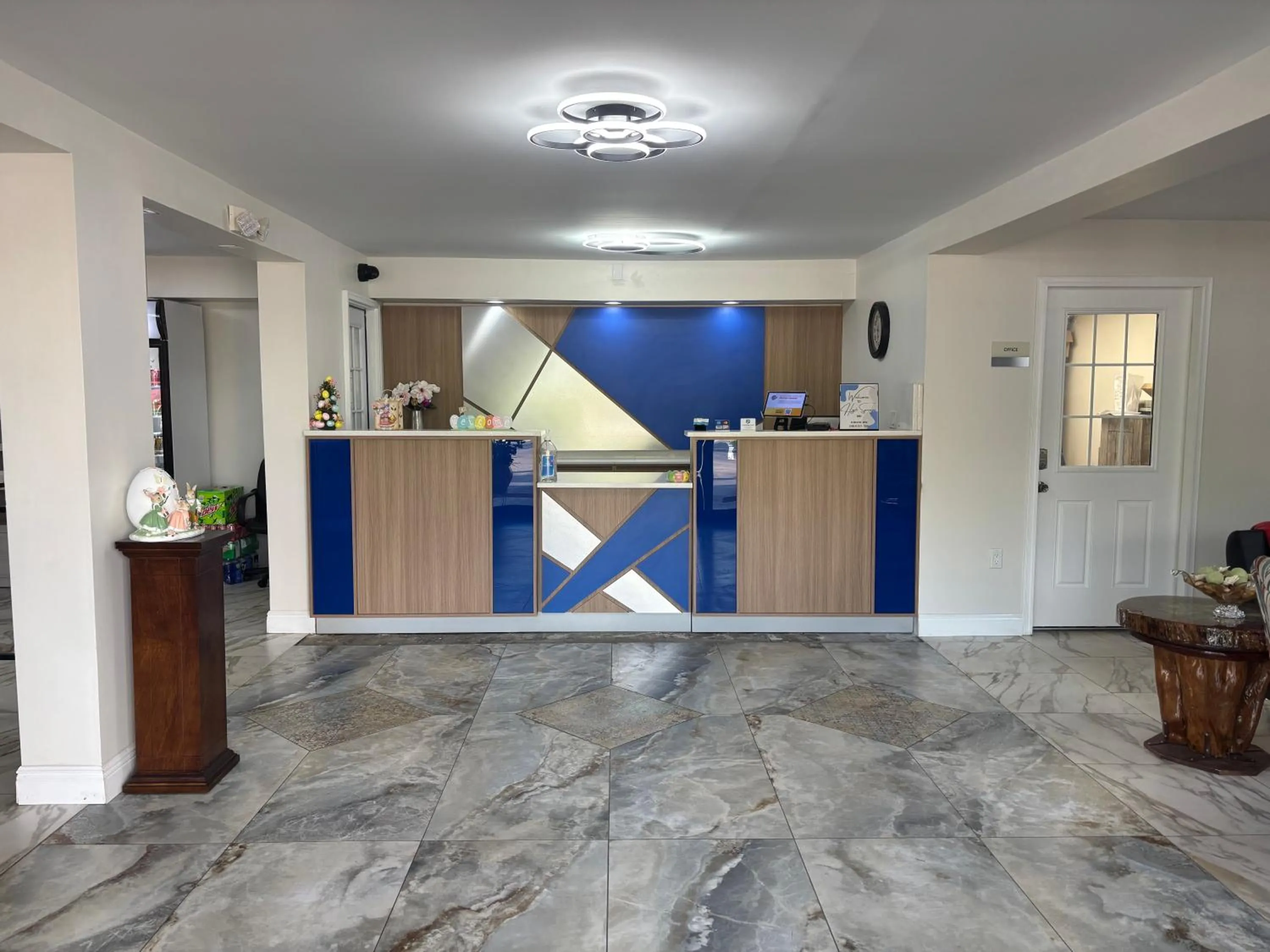 Property building in Alachua Inn