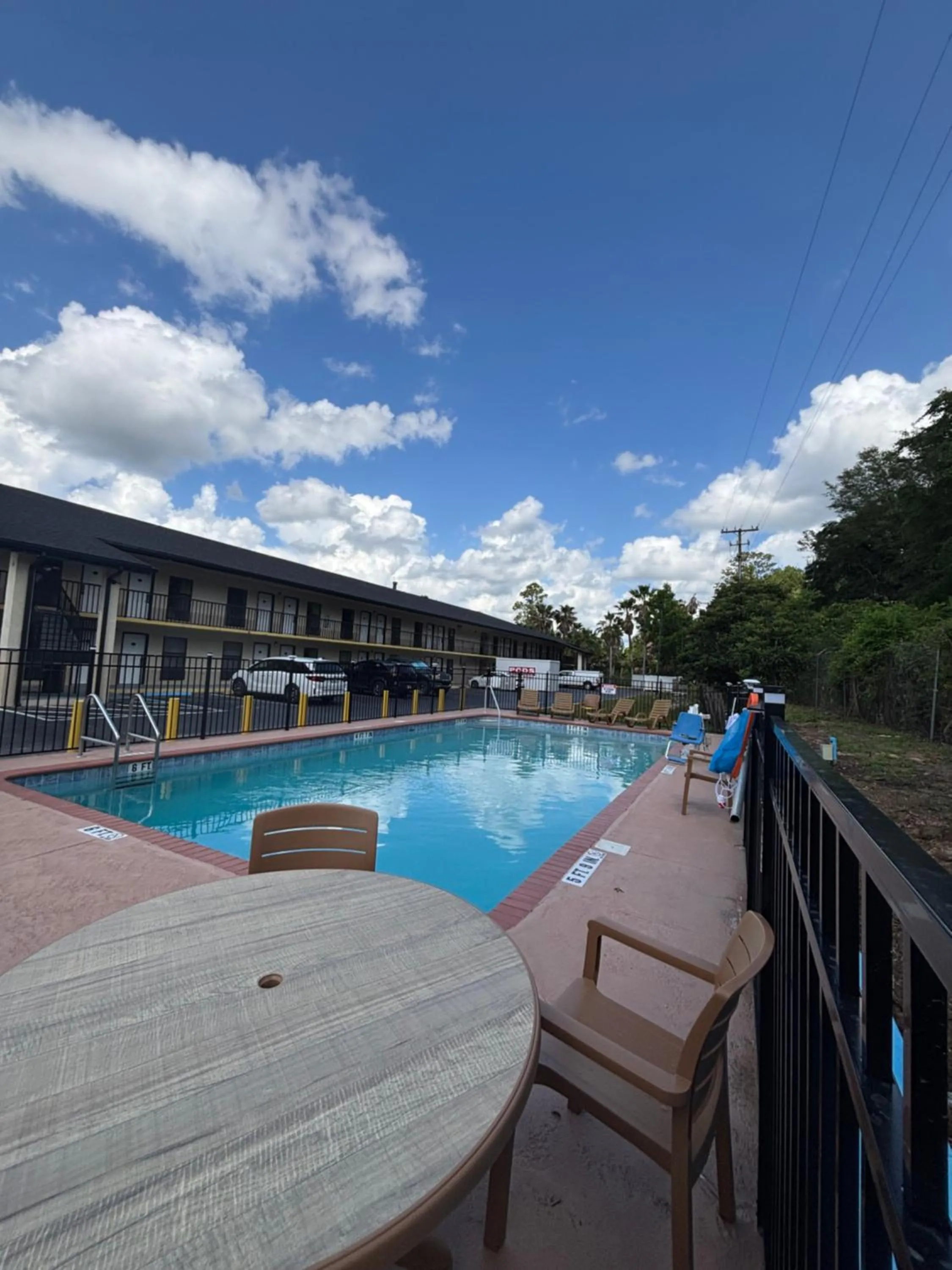 Property building in Alachua Inn