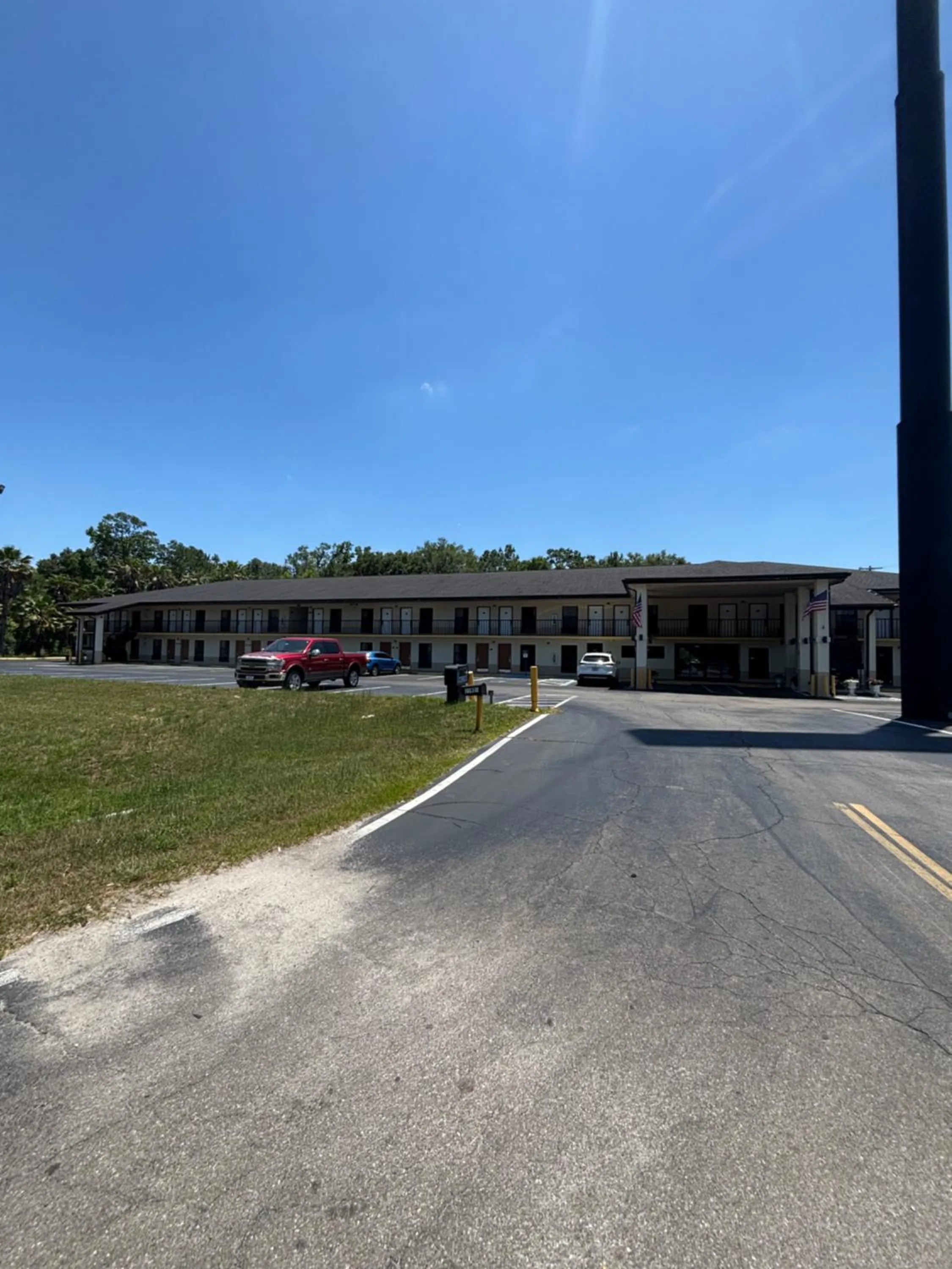 Property building in Alachua Inn