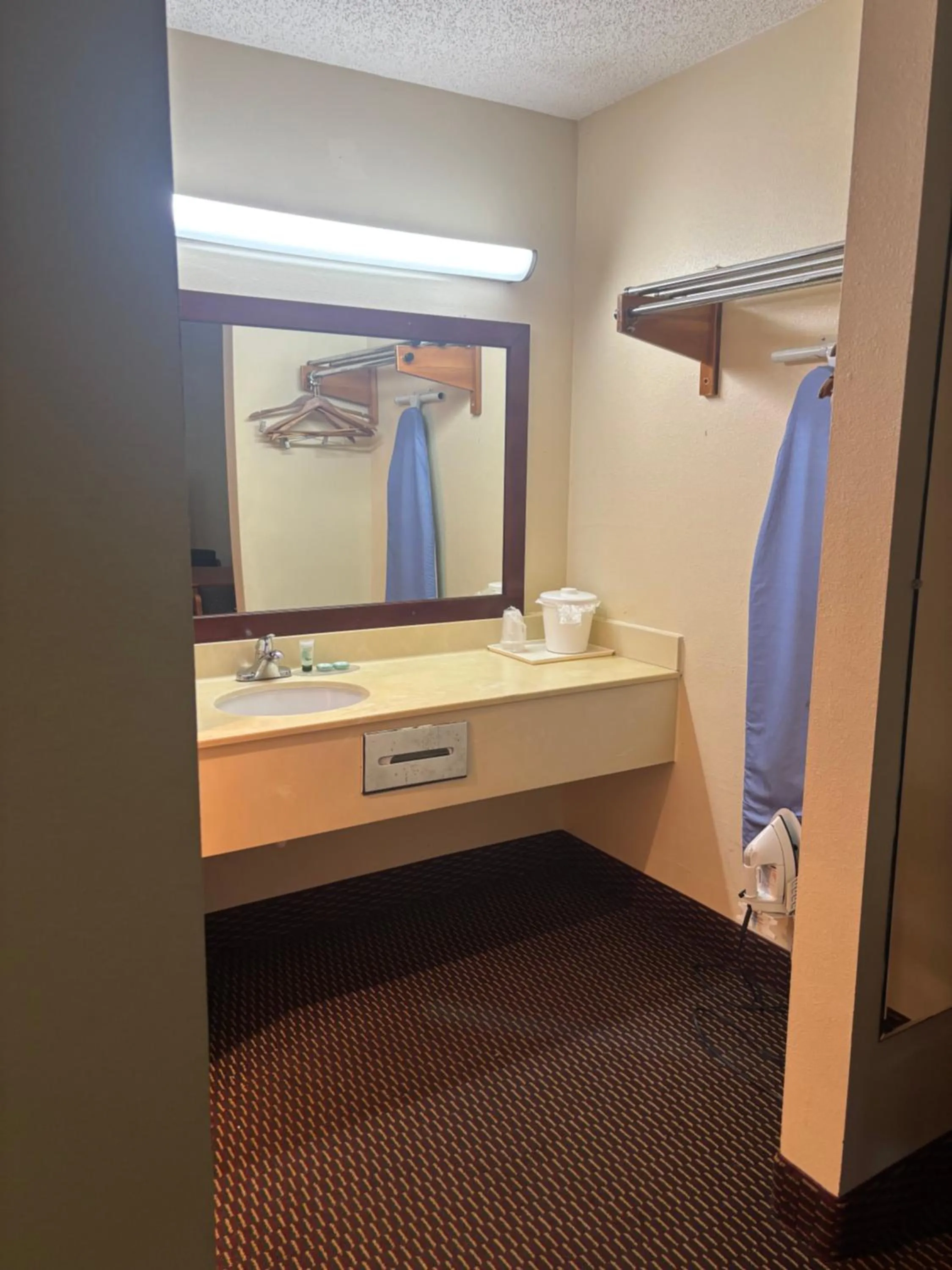 Bathroom in Alachua Inn