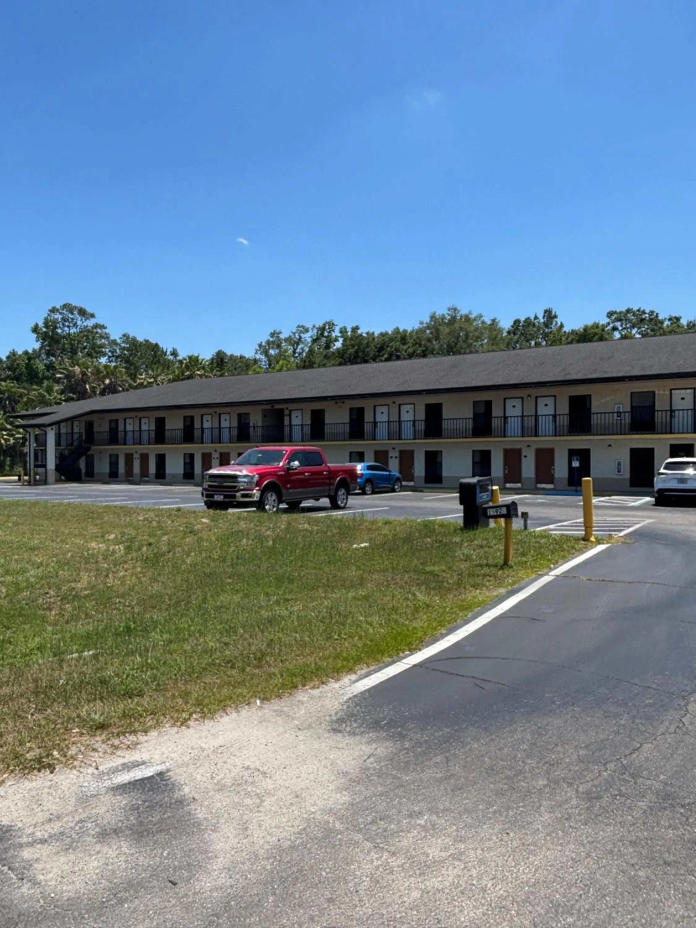 Property building in Alachua Inn