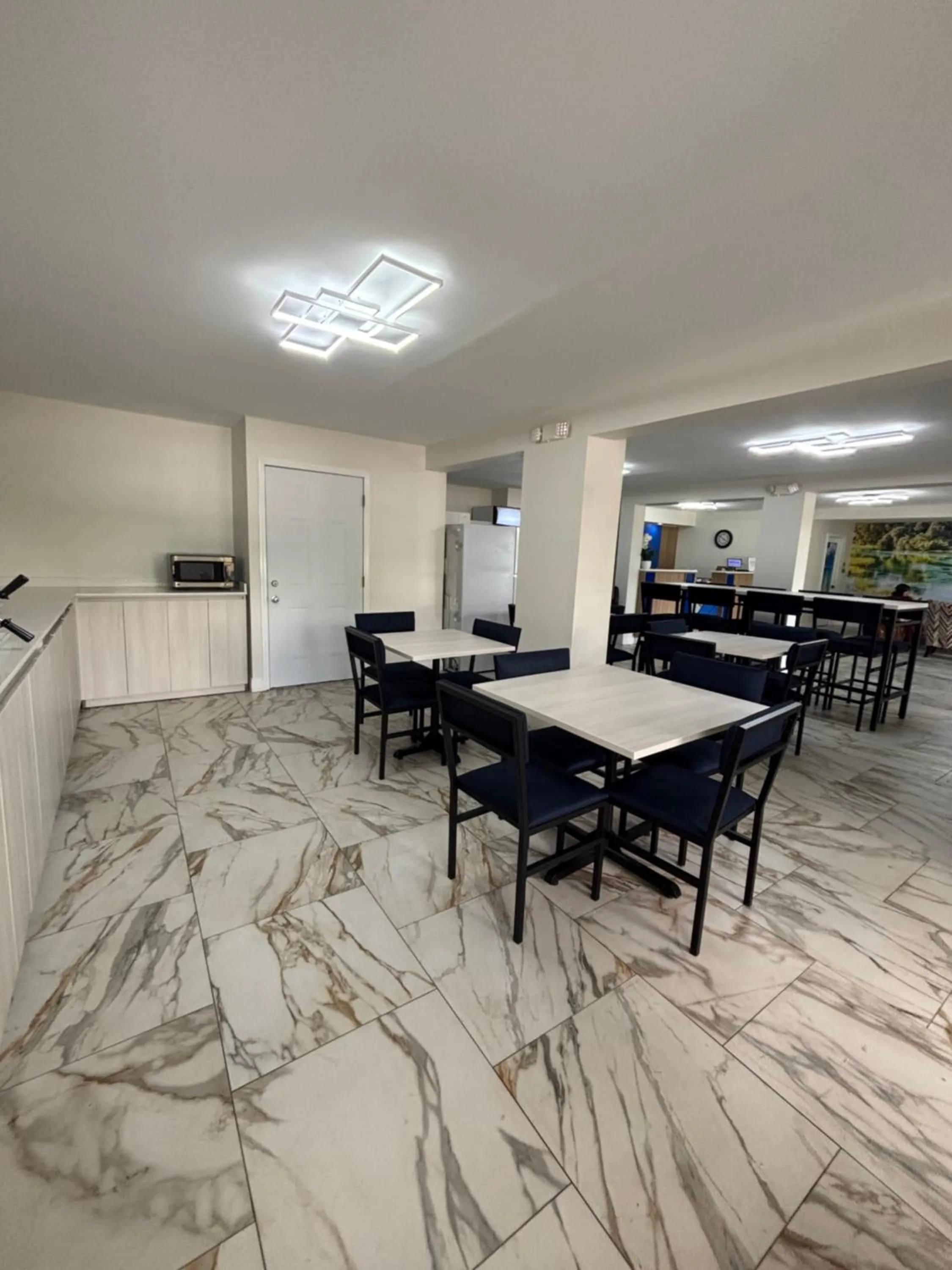 Dining area in Alachua Inn
