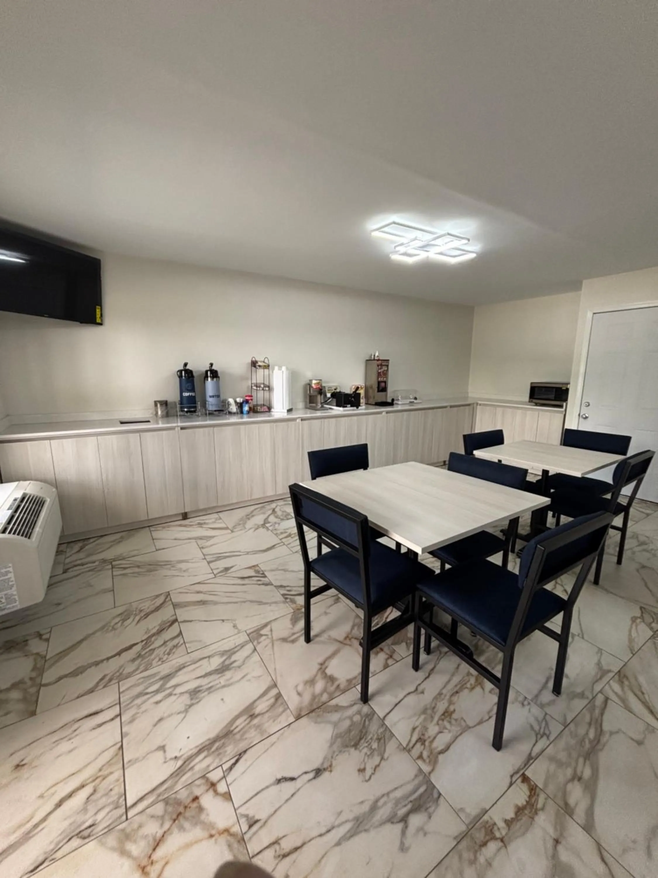 Dining area in Alachua Inn