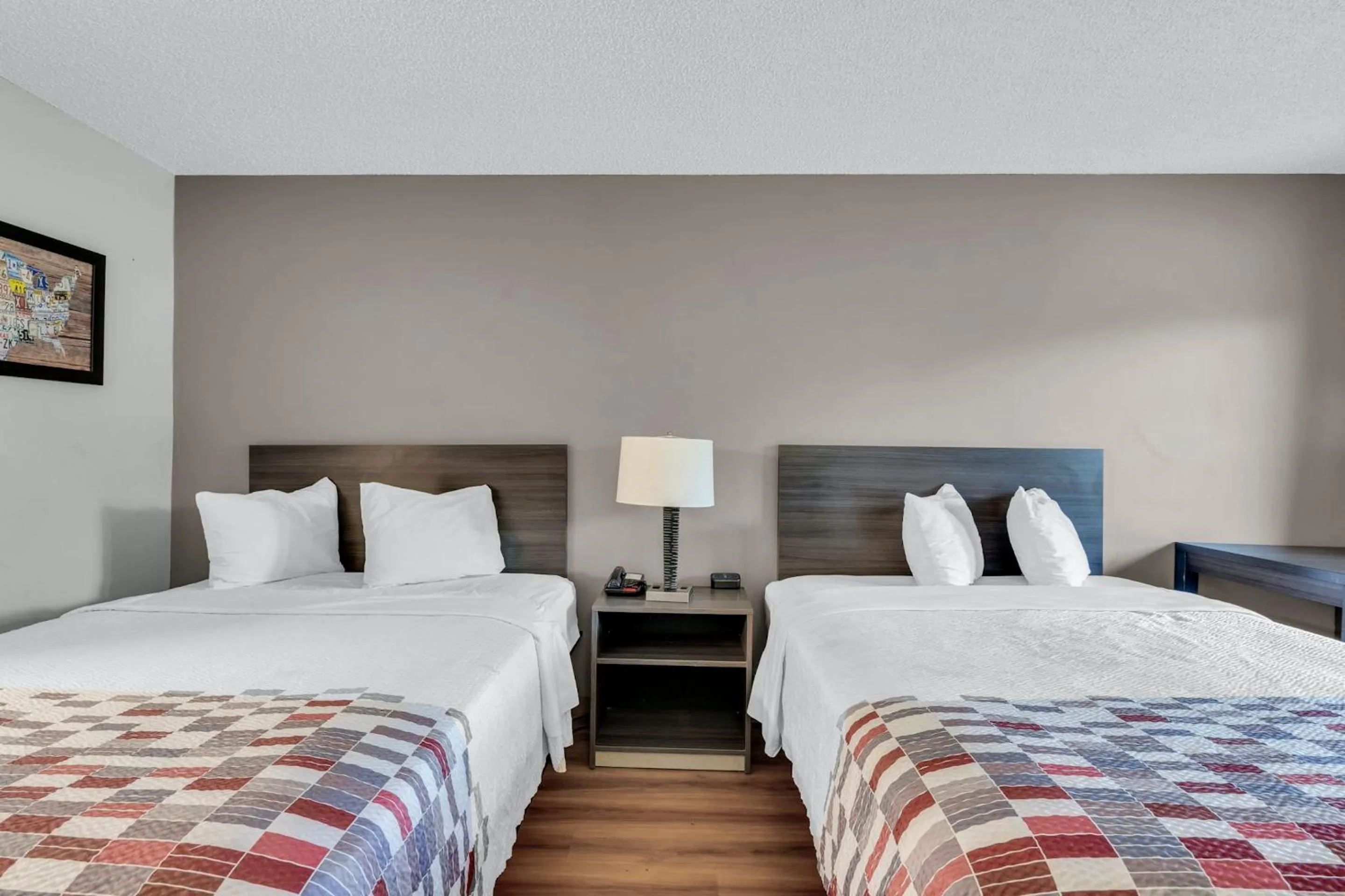 Photo of the whole room, Bed in Red Roof Inn MacClenny