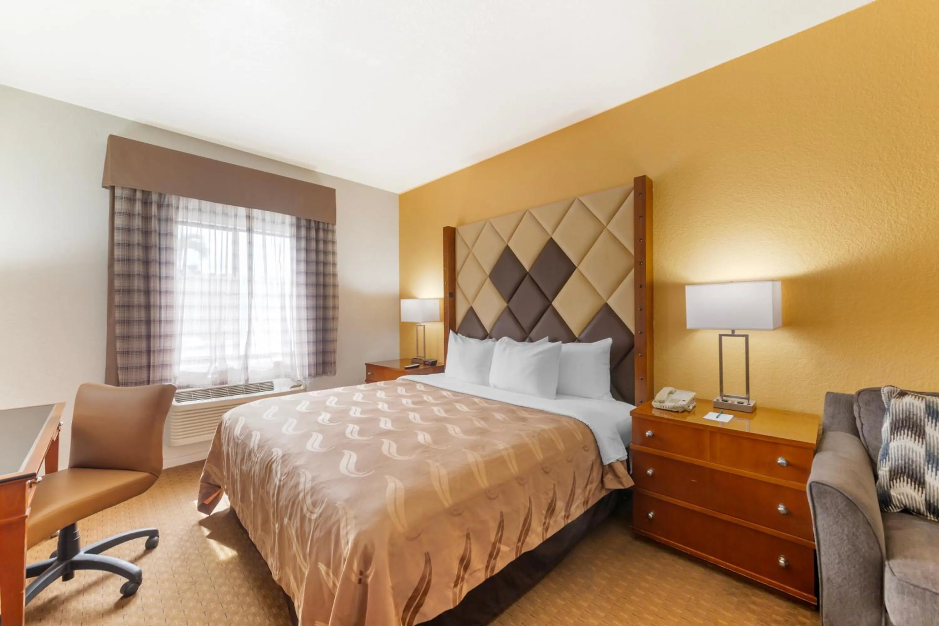 Bed in Quality Inn Florida City - Gateway to the Keys