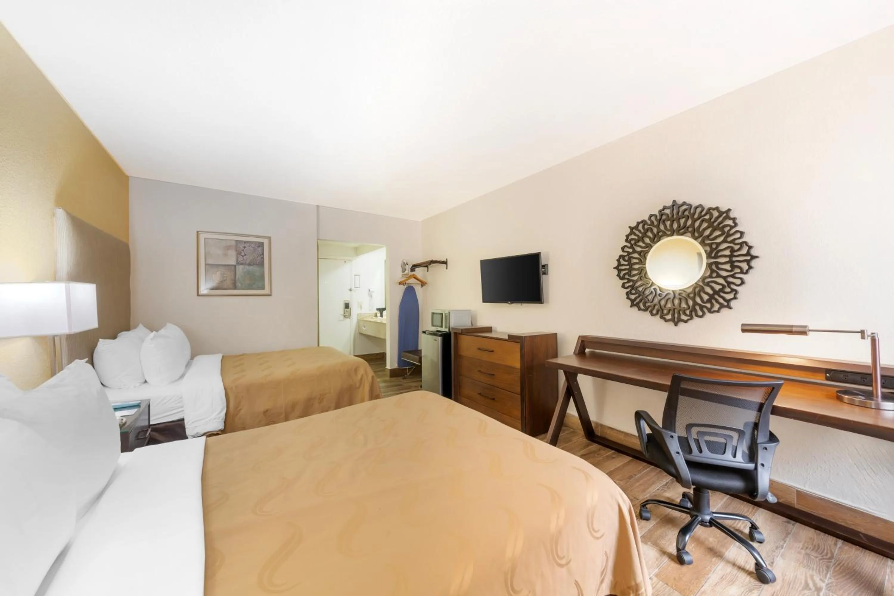 Bed in Quality Inn Florida City - Gateway to the Keys