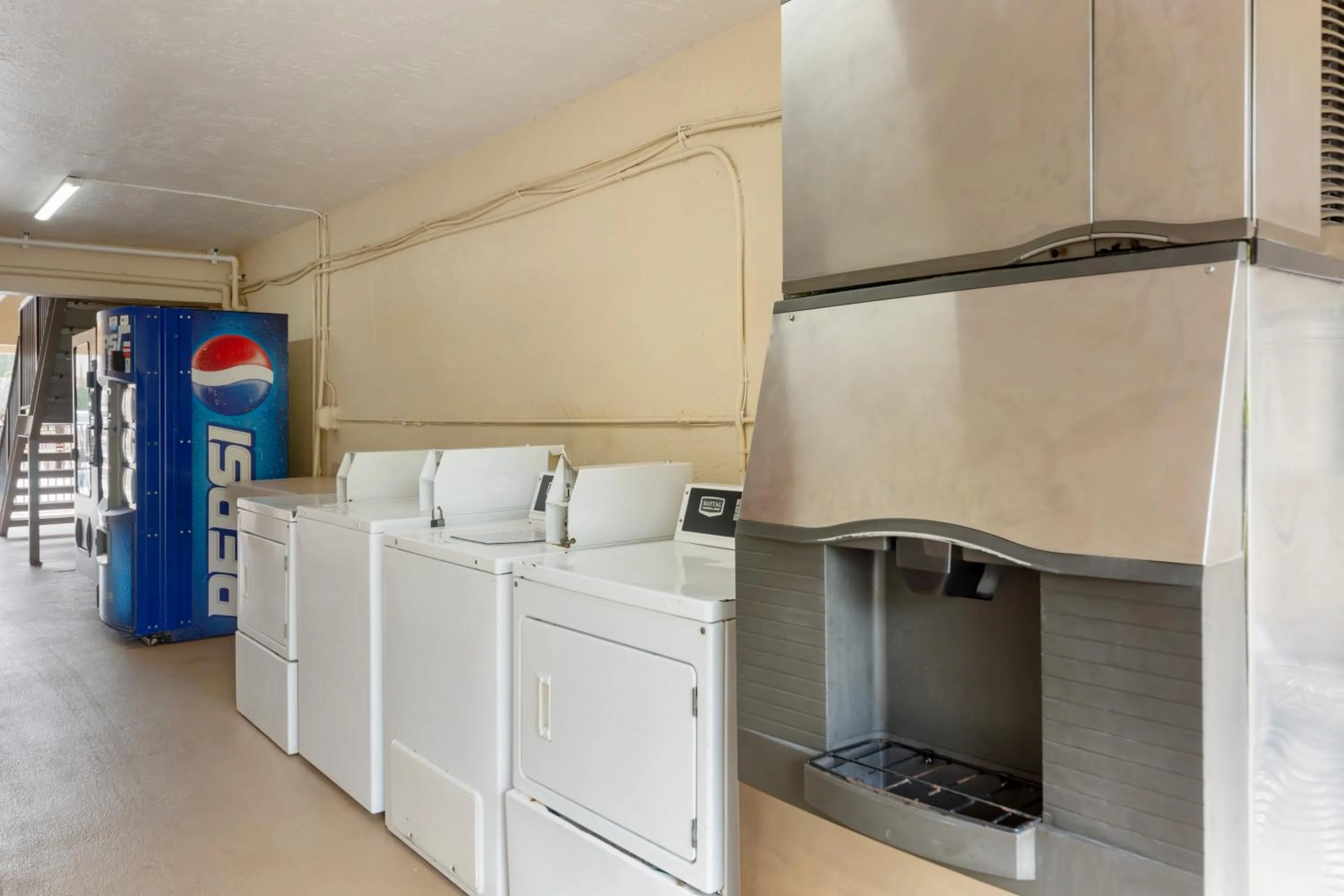 washing machine in Quality Inn Florida City - Gateway to the Keys