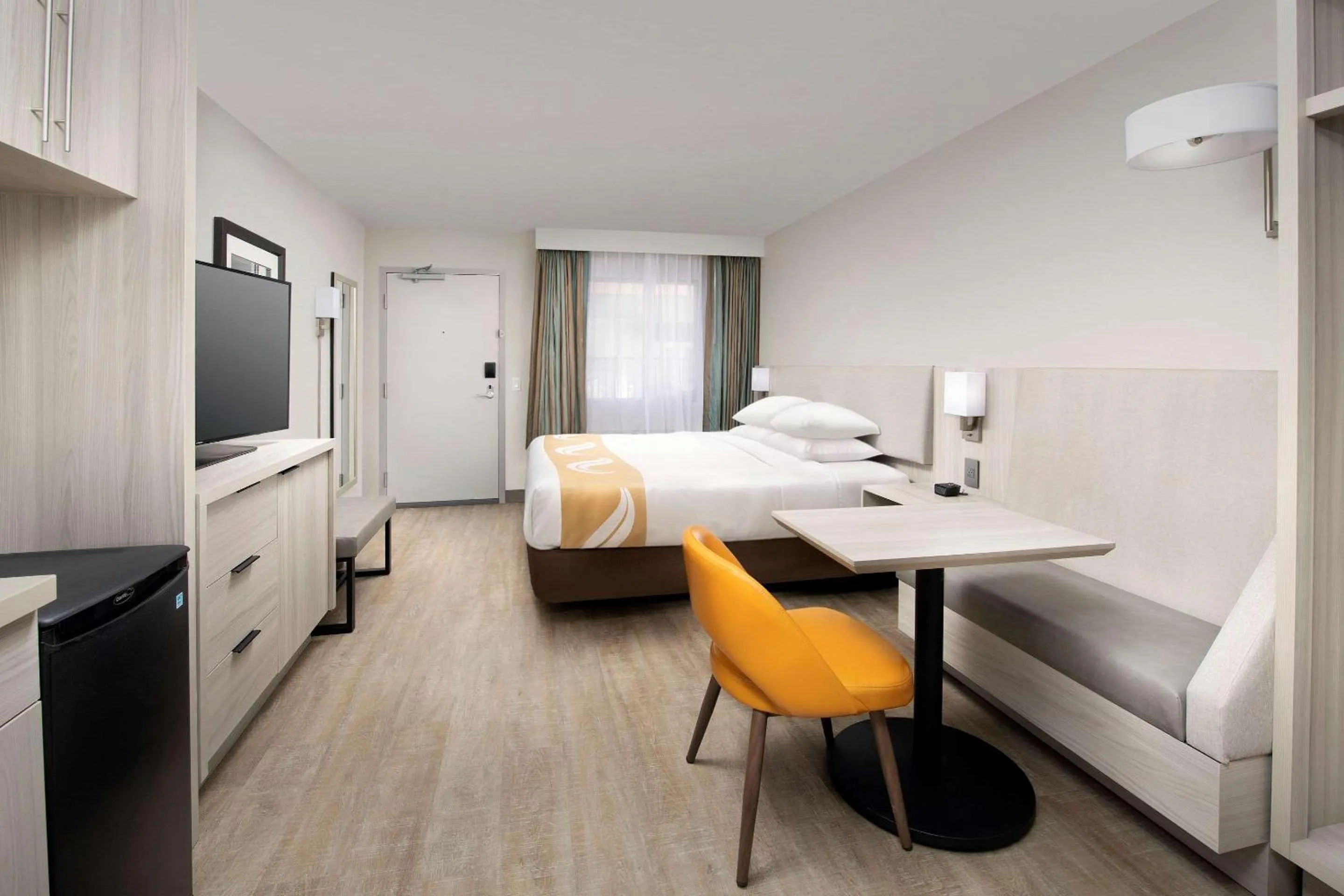 Photo of the whole room, Bed in Quality Inn Atlantic Beach-Mayo Clinic Jax Area