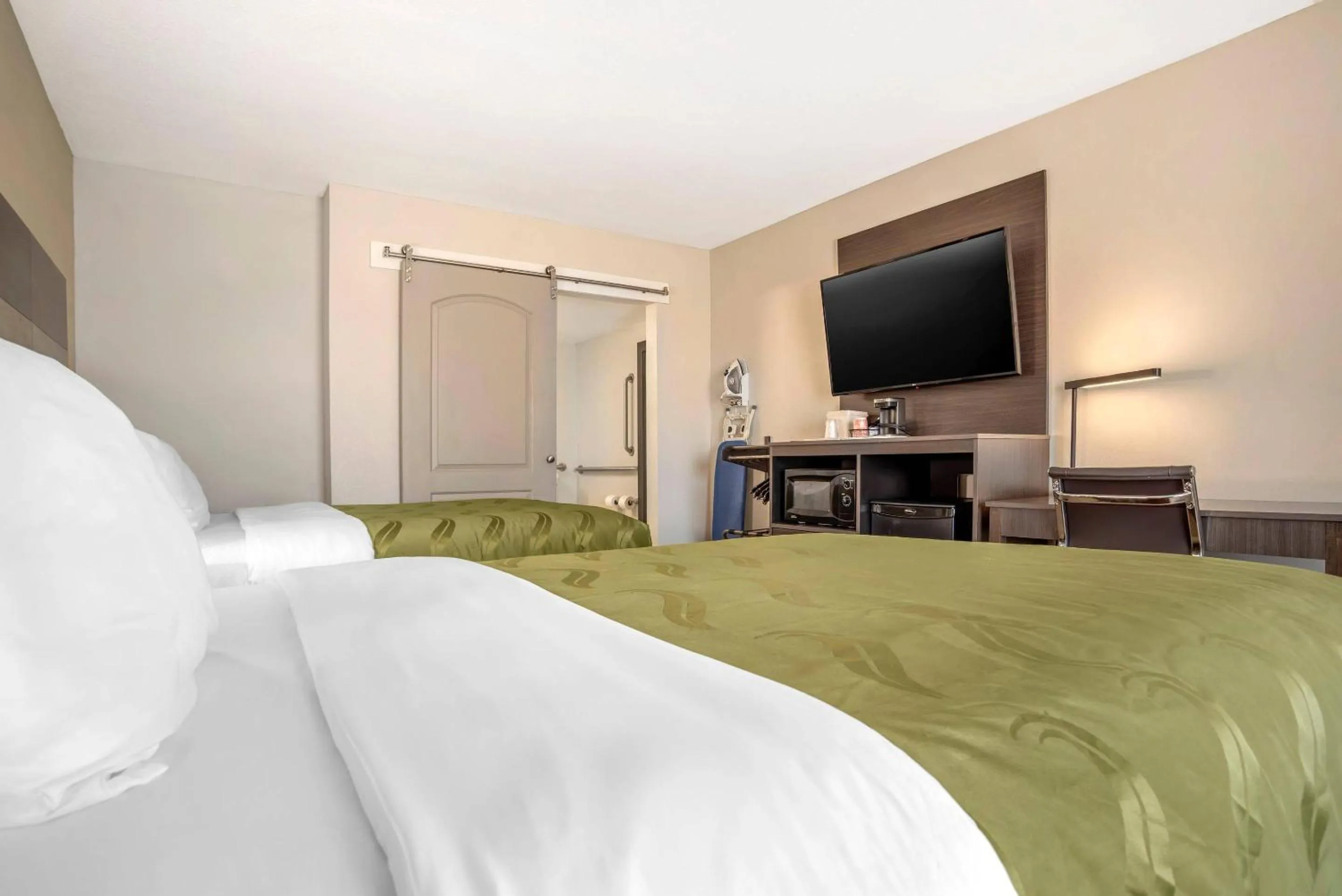 Bedroom, Bed in Quality Inn Panama City North