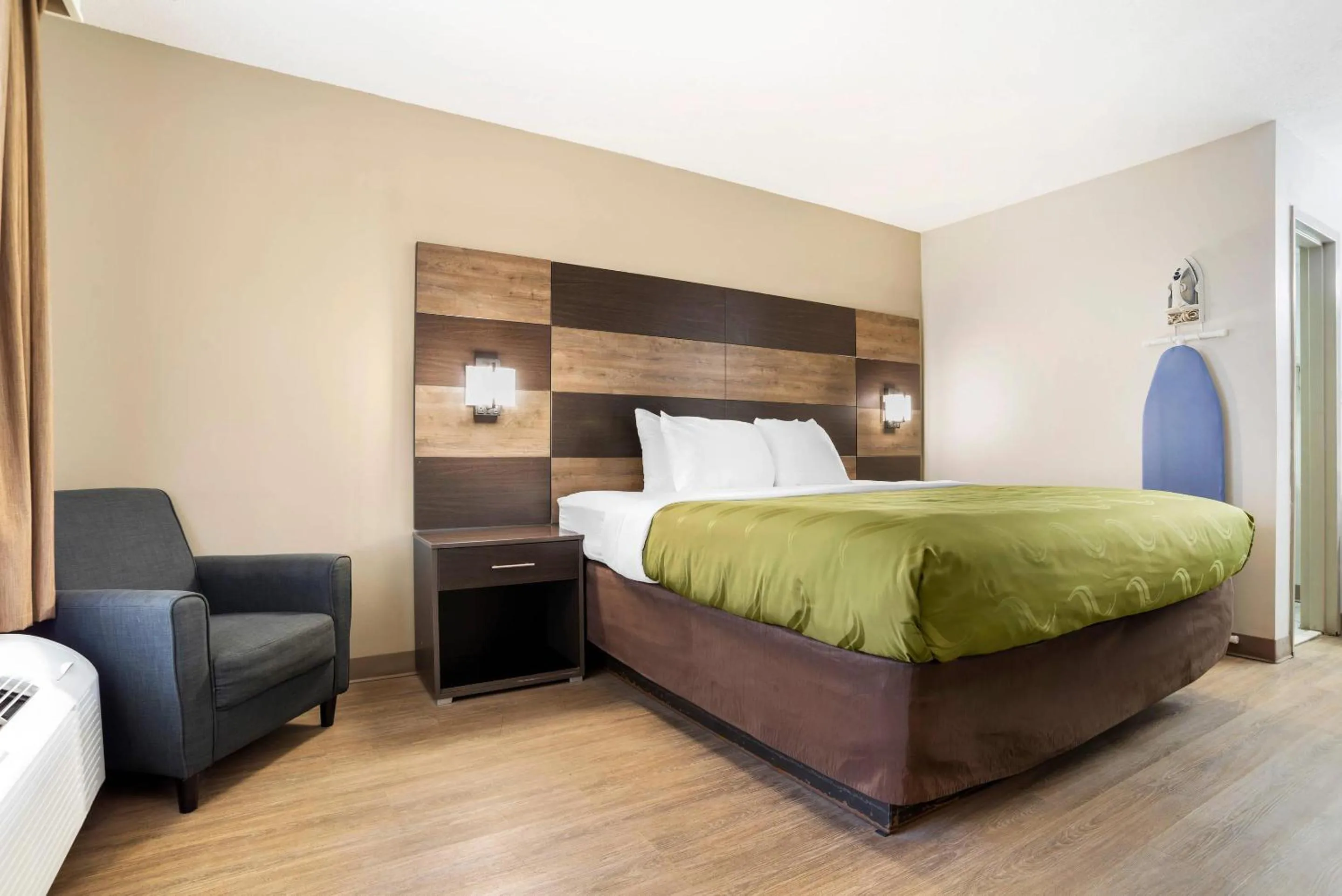 Bedroom, Bed in Quality Inn Panama City North